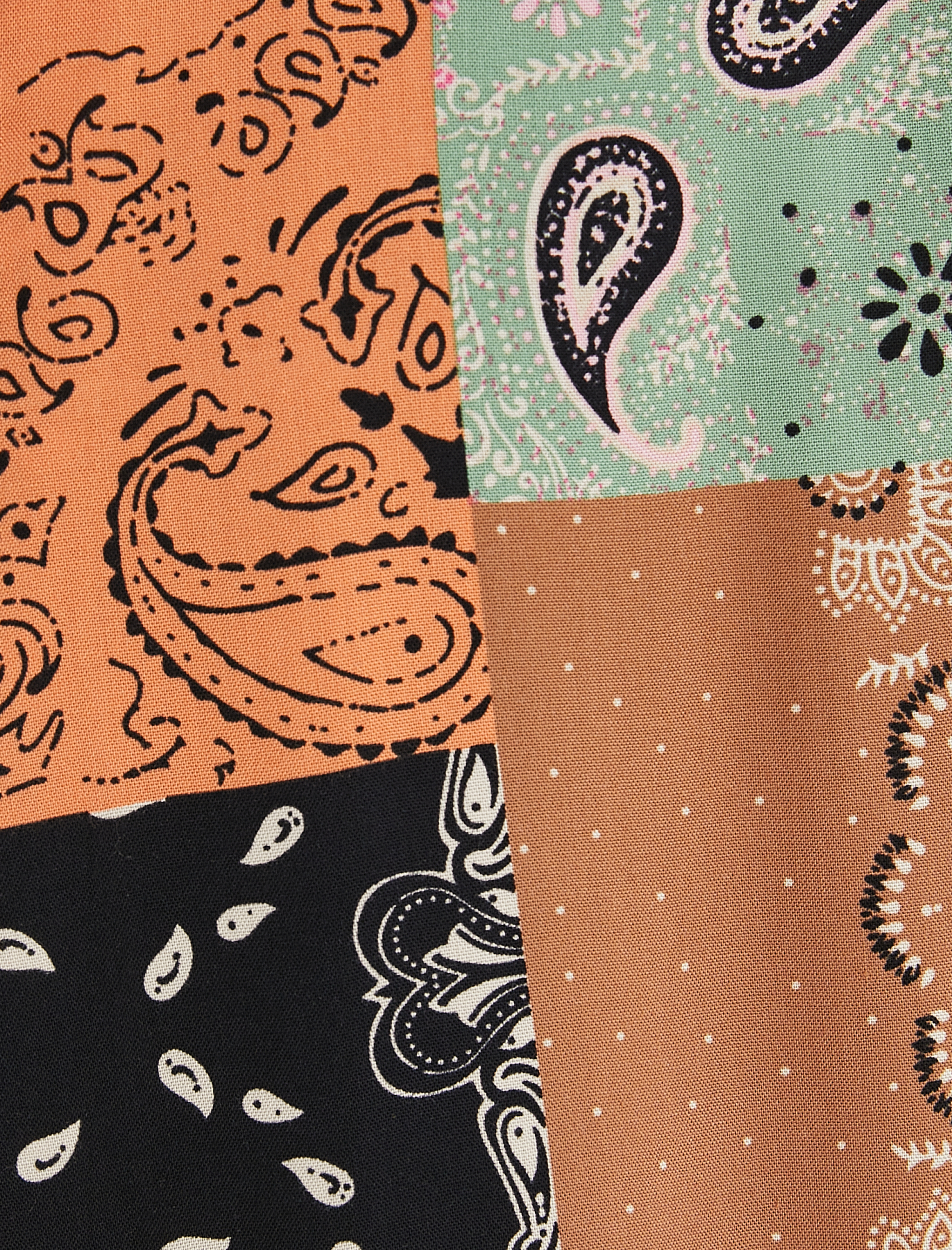   Kısa Kollu Gömlek Devrik Yaka Şal Motifli