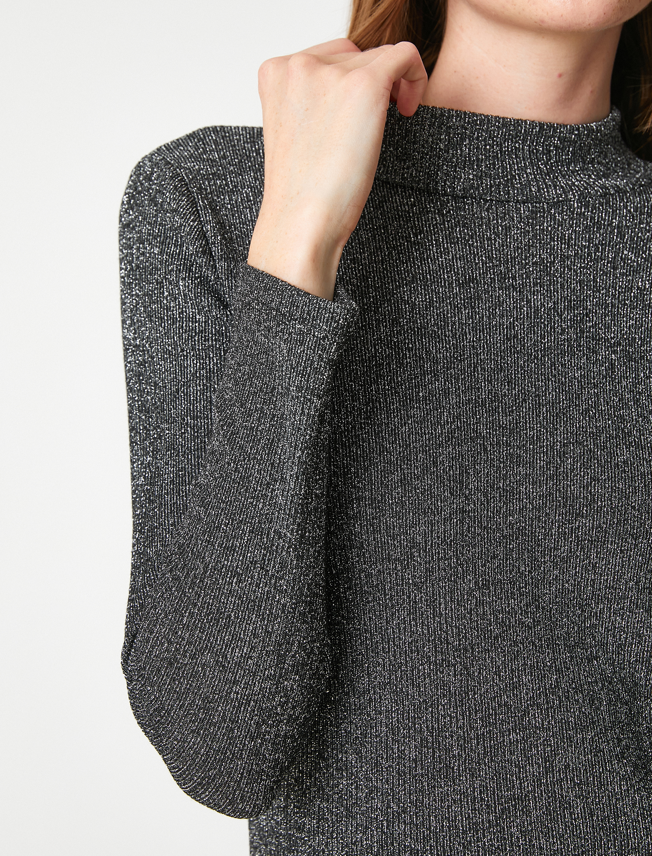   Melis Ağazat X Koton - Simli Dik Yaka Kazak