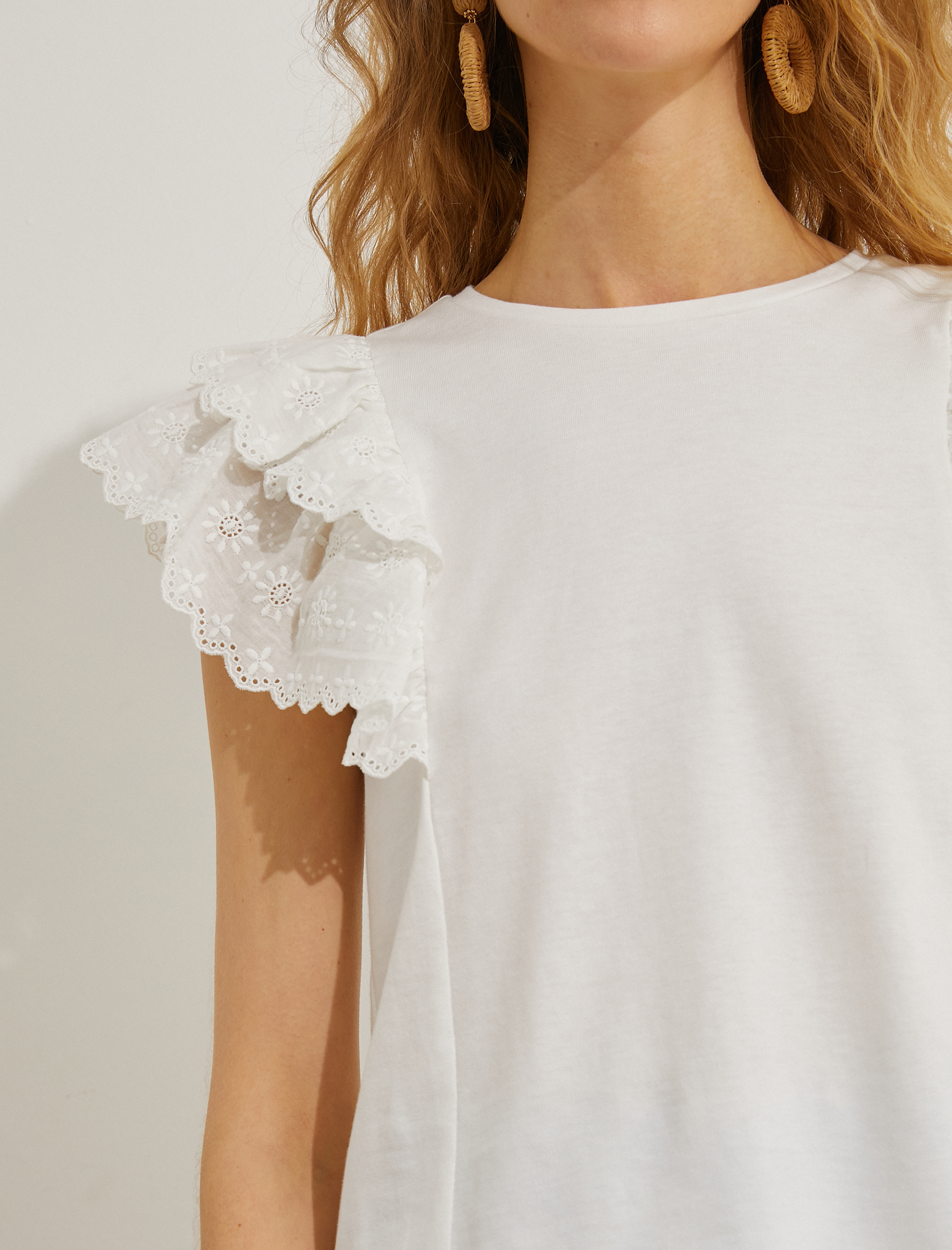   Fisto Volan Detaylı Tişört