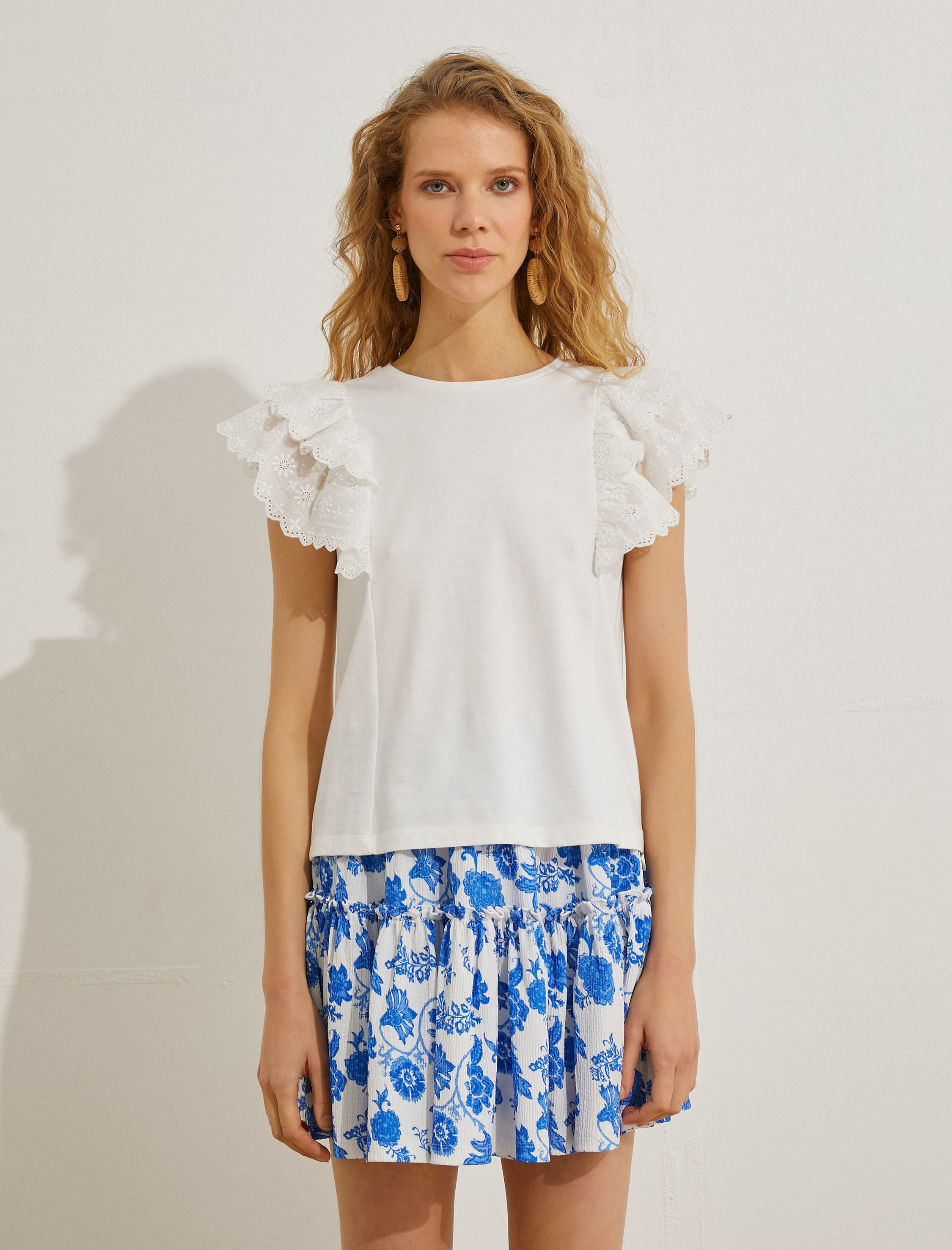   Fisto Volan Detaylı Tişört