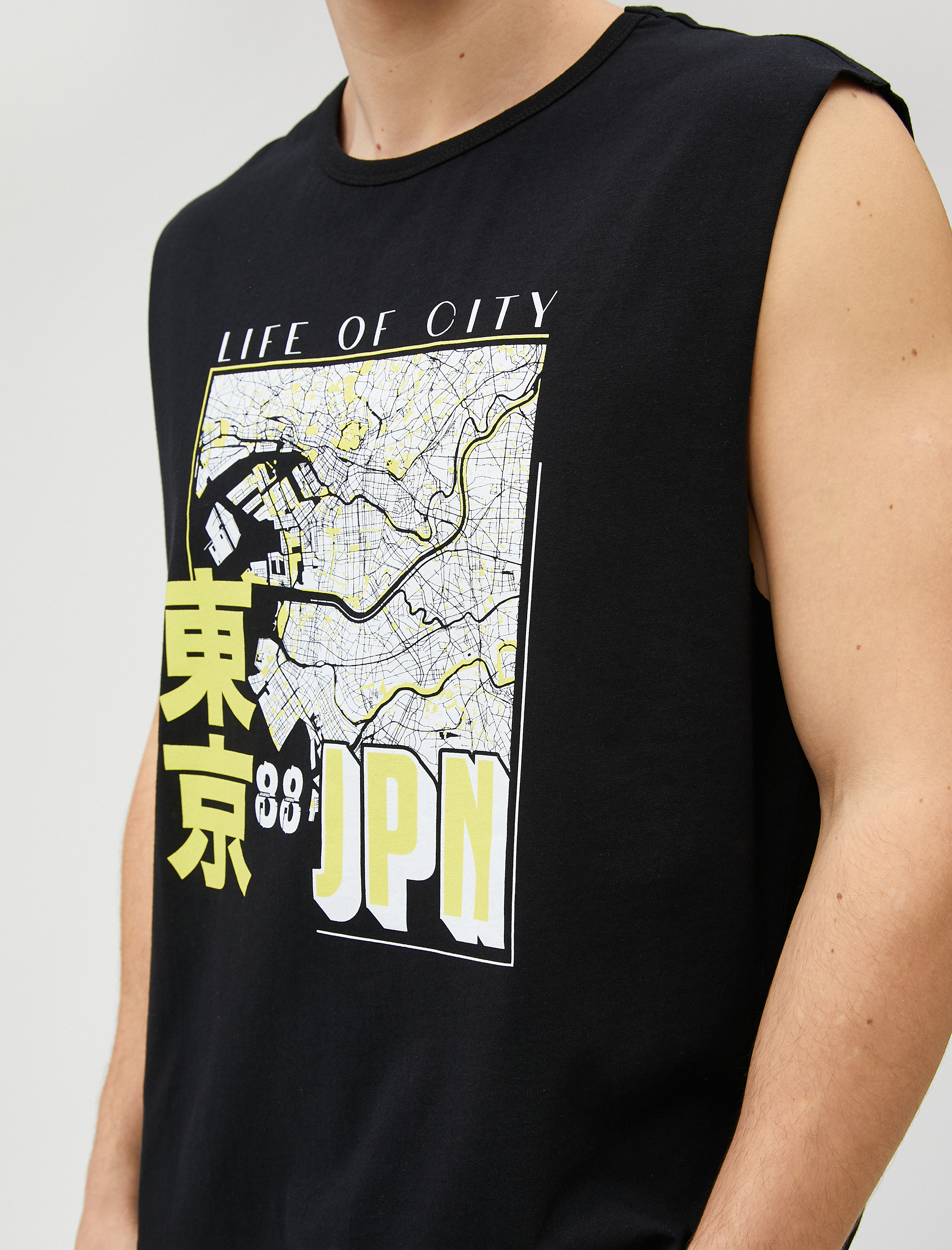   Uzakdoğu Baskılı Kolsuz Tişört Bisiklet Yaka Pamuklu