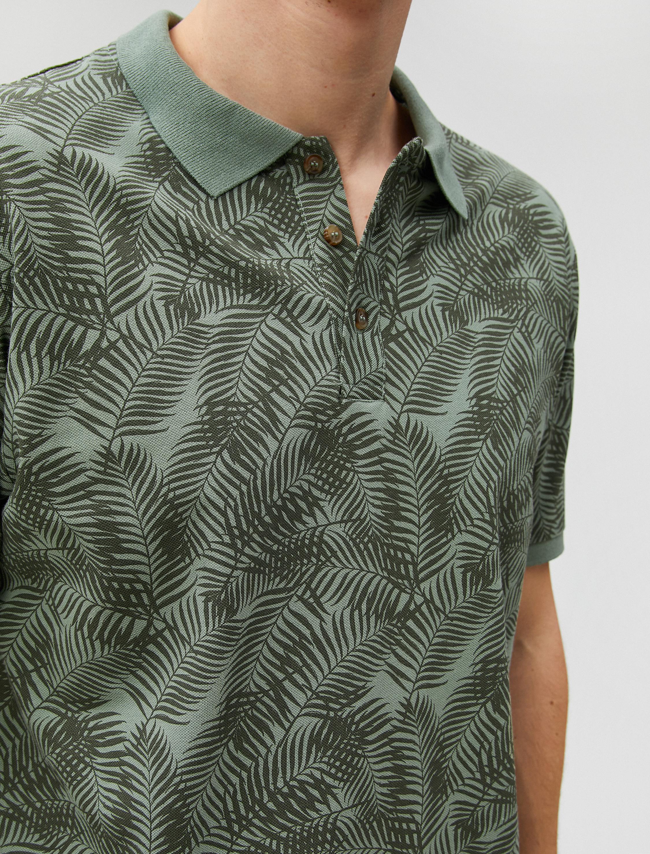 Polo Yaka Tişört Yaprak Detaylı Kısa Kollu Dar Kesim