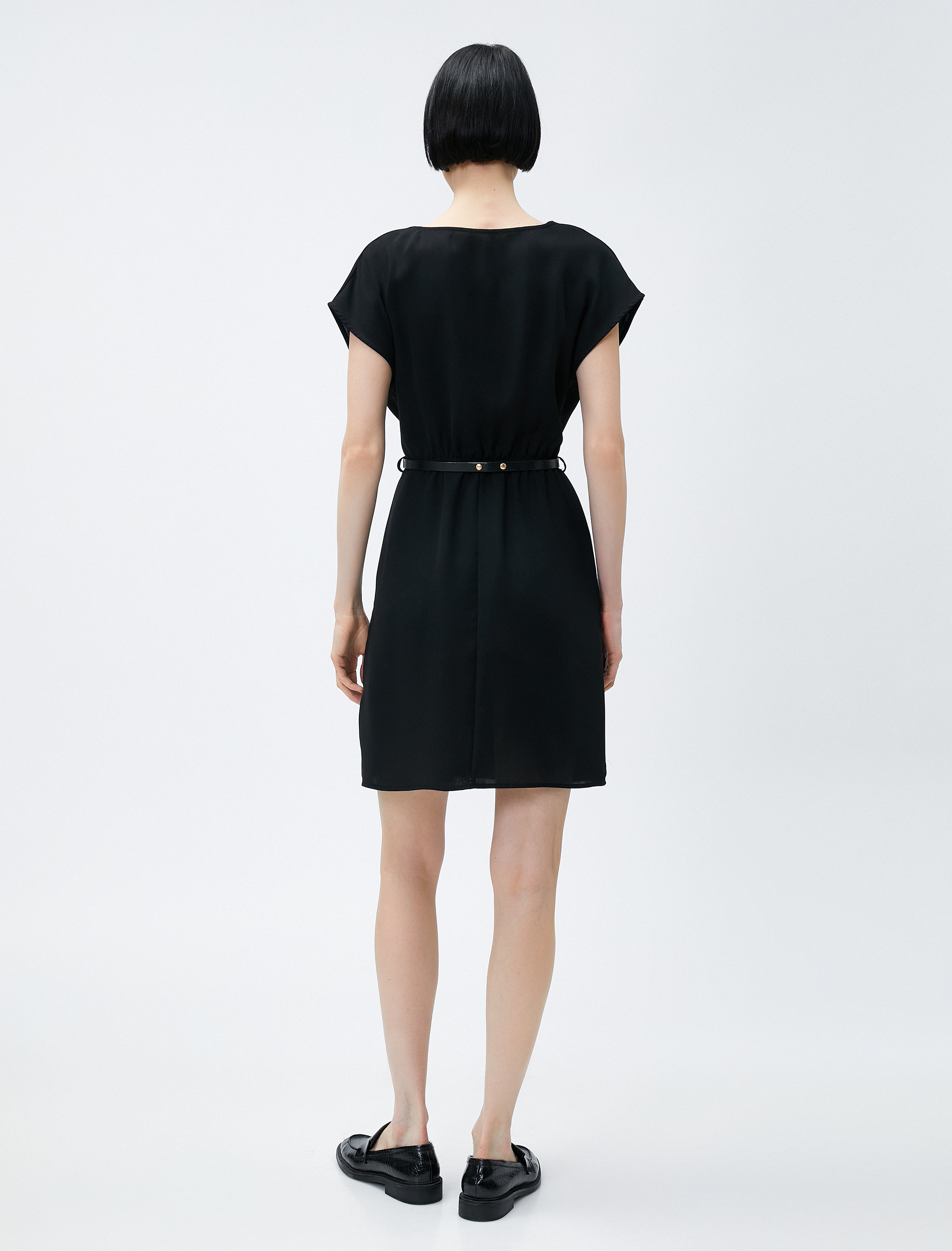   Kısa Elbise Degaje Yaka Kemerli