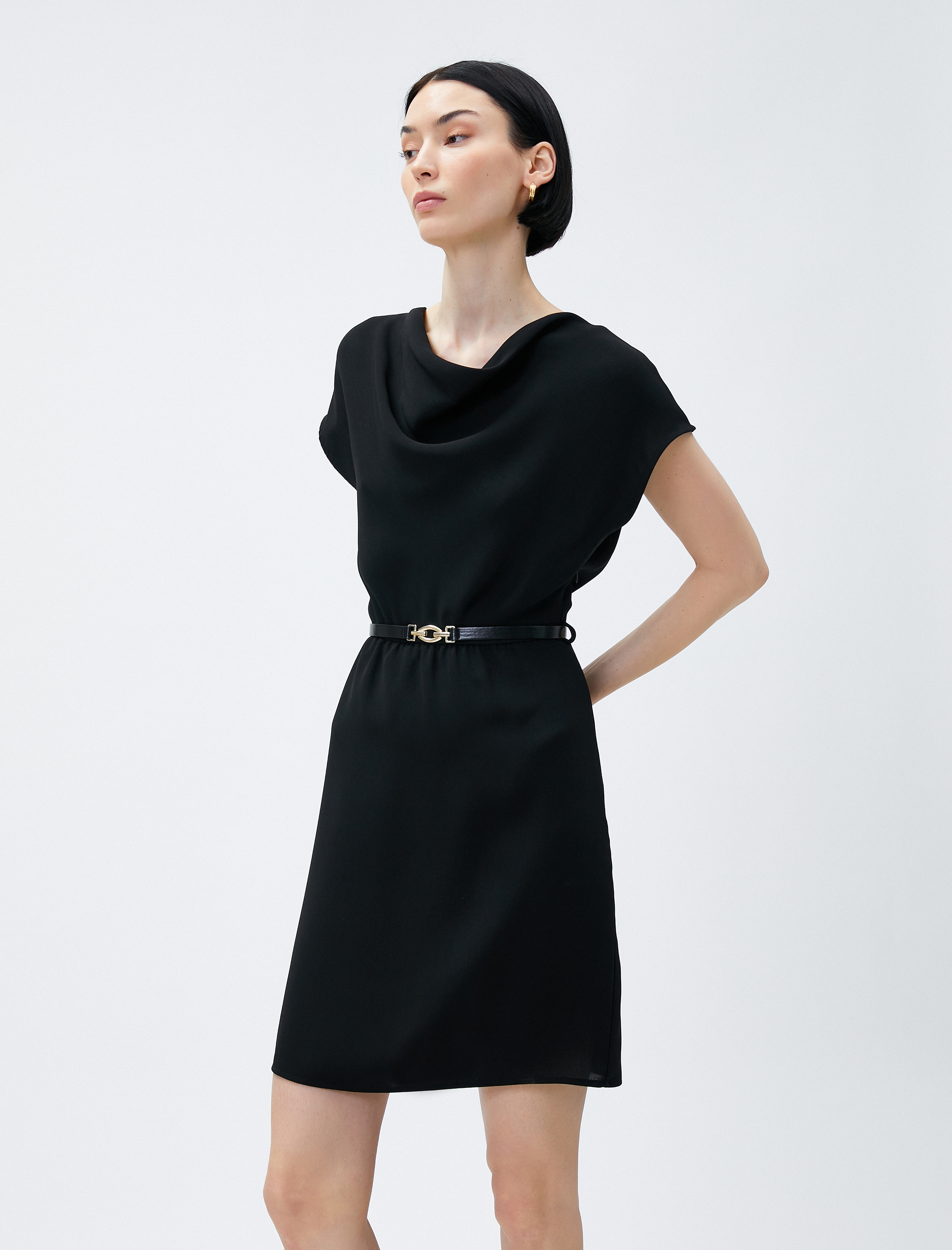   Kısa Elbise Degaje Yaka Kemerli