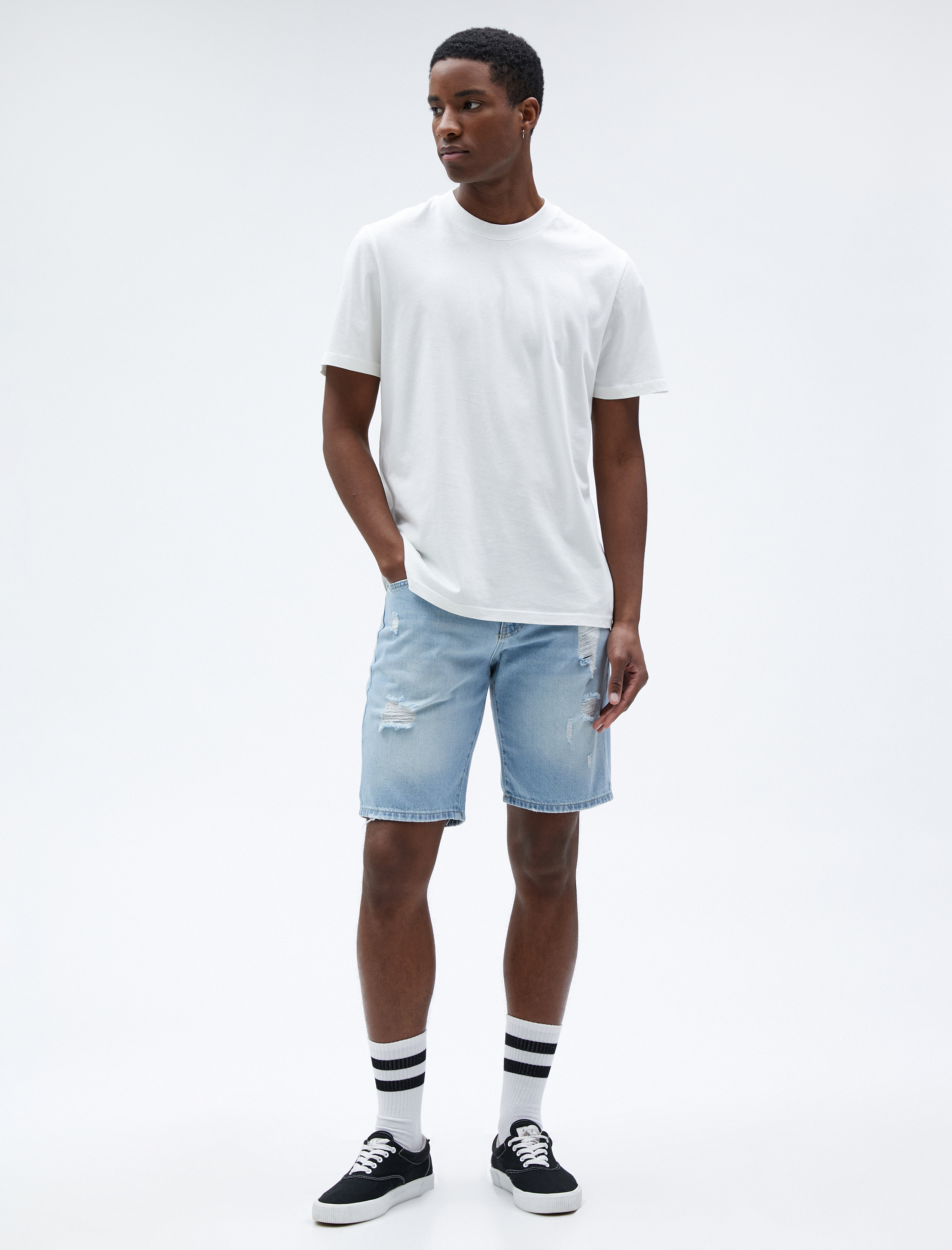   Yırtık Kot Şort Cep Detaylı Düğmeli