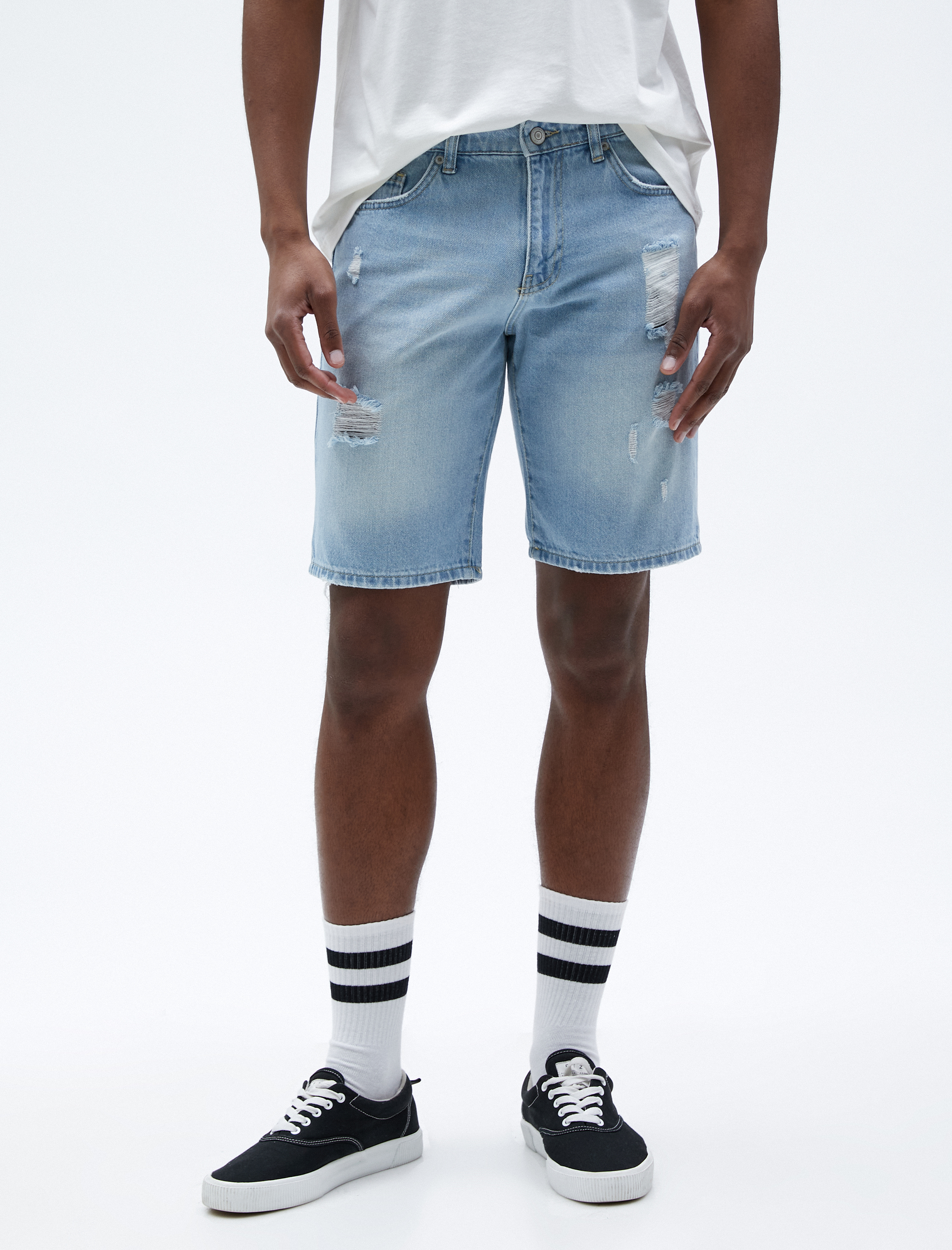   Yırtık Kot Şort Cep Detaylı Düğmeli