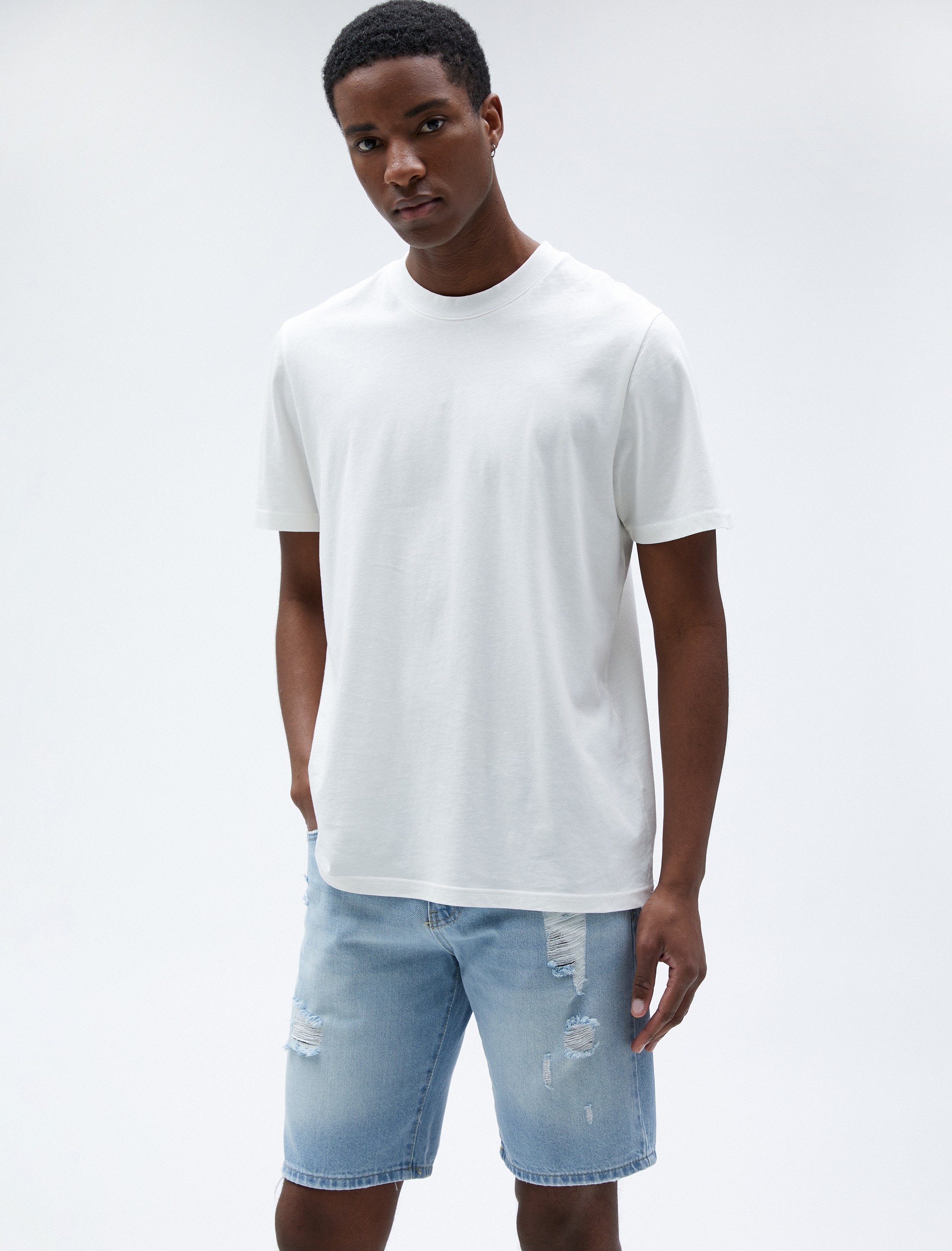   Yırtık Kot Şort Cep Detaylı Düğmeli