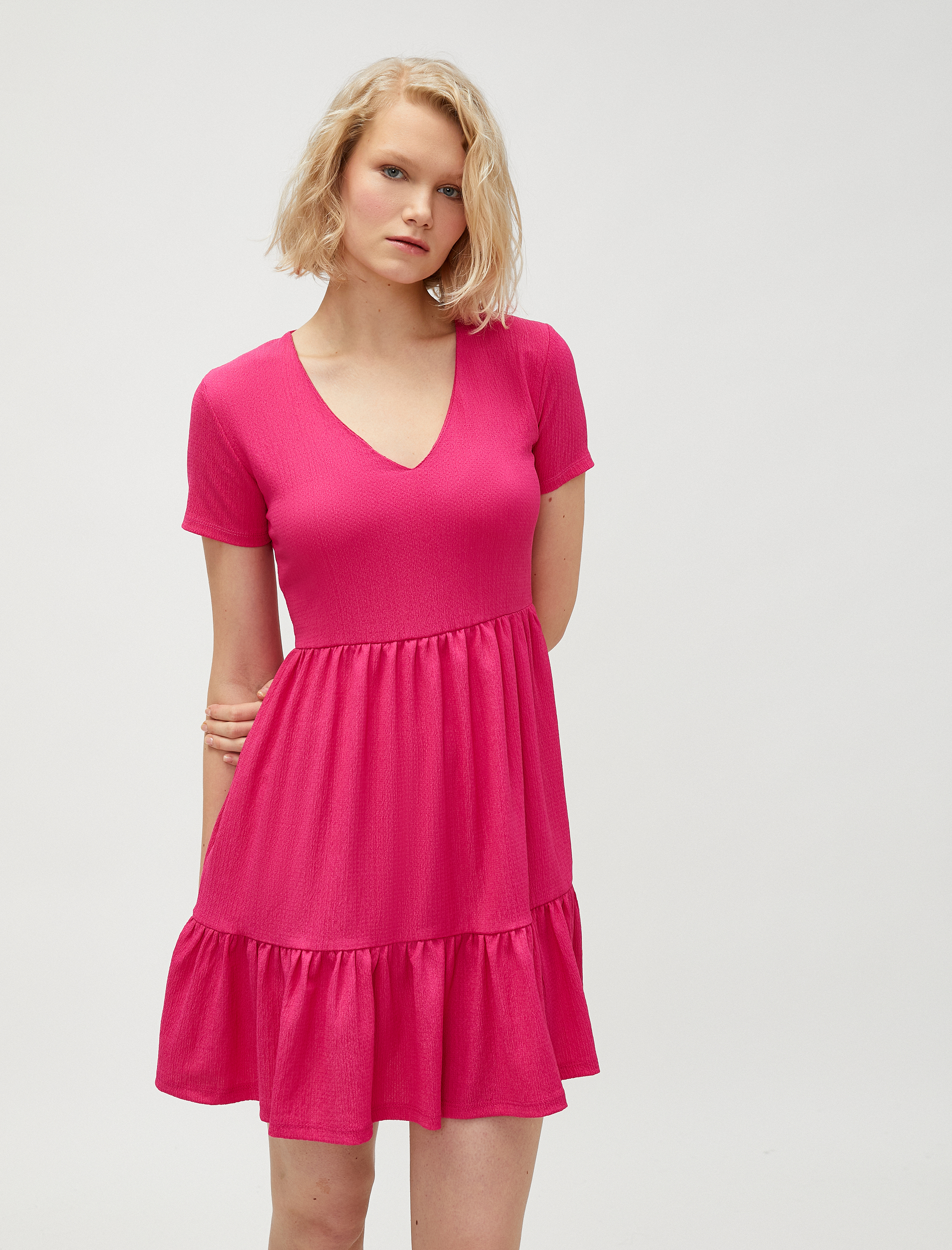   Katlı Mini Elbise Kısa Kollu V Yaka