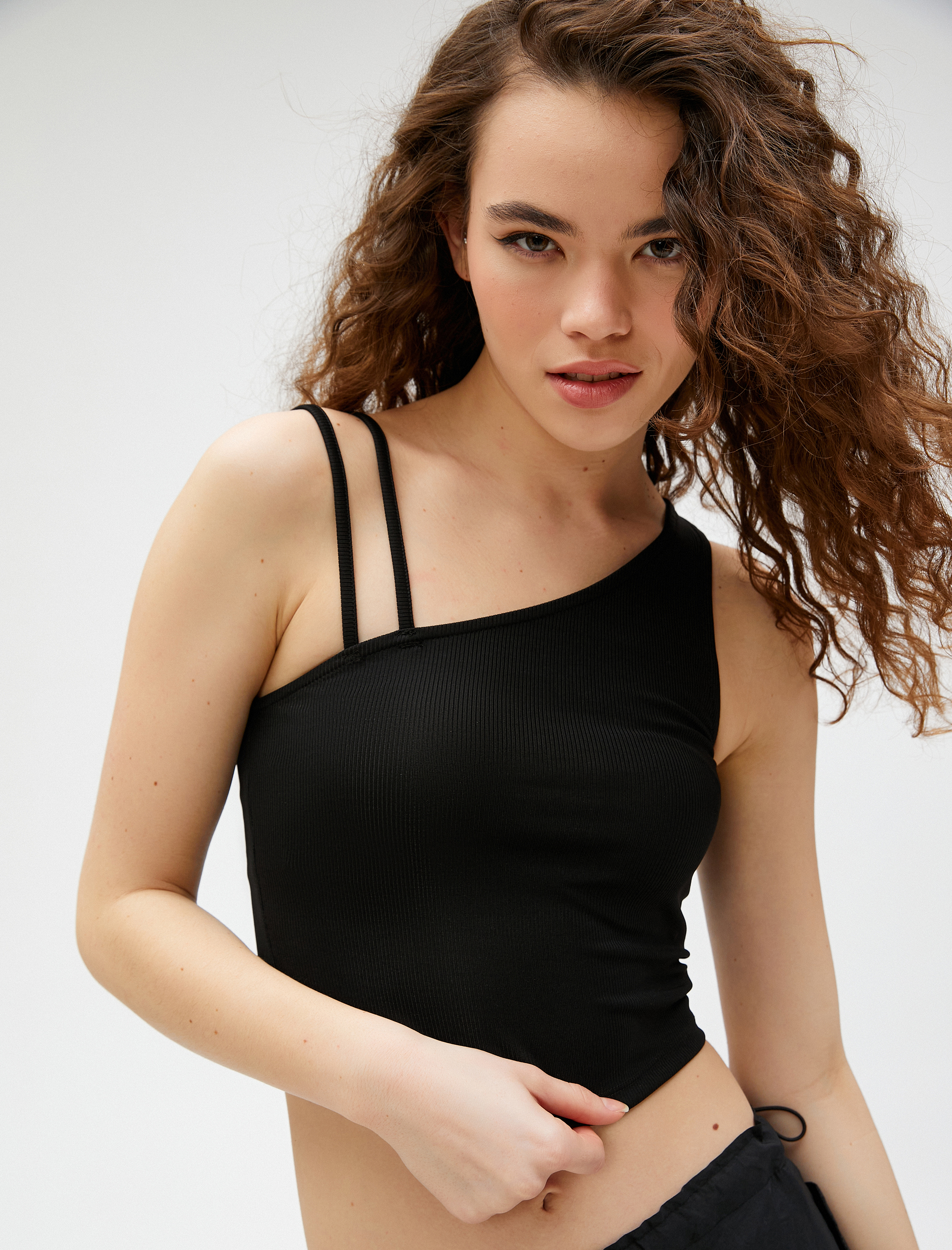   Crop Fitilli Atlet Asimetrik Yaka