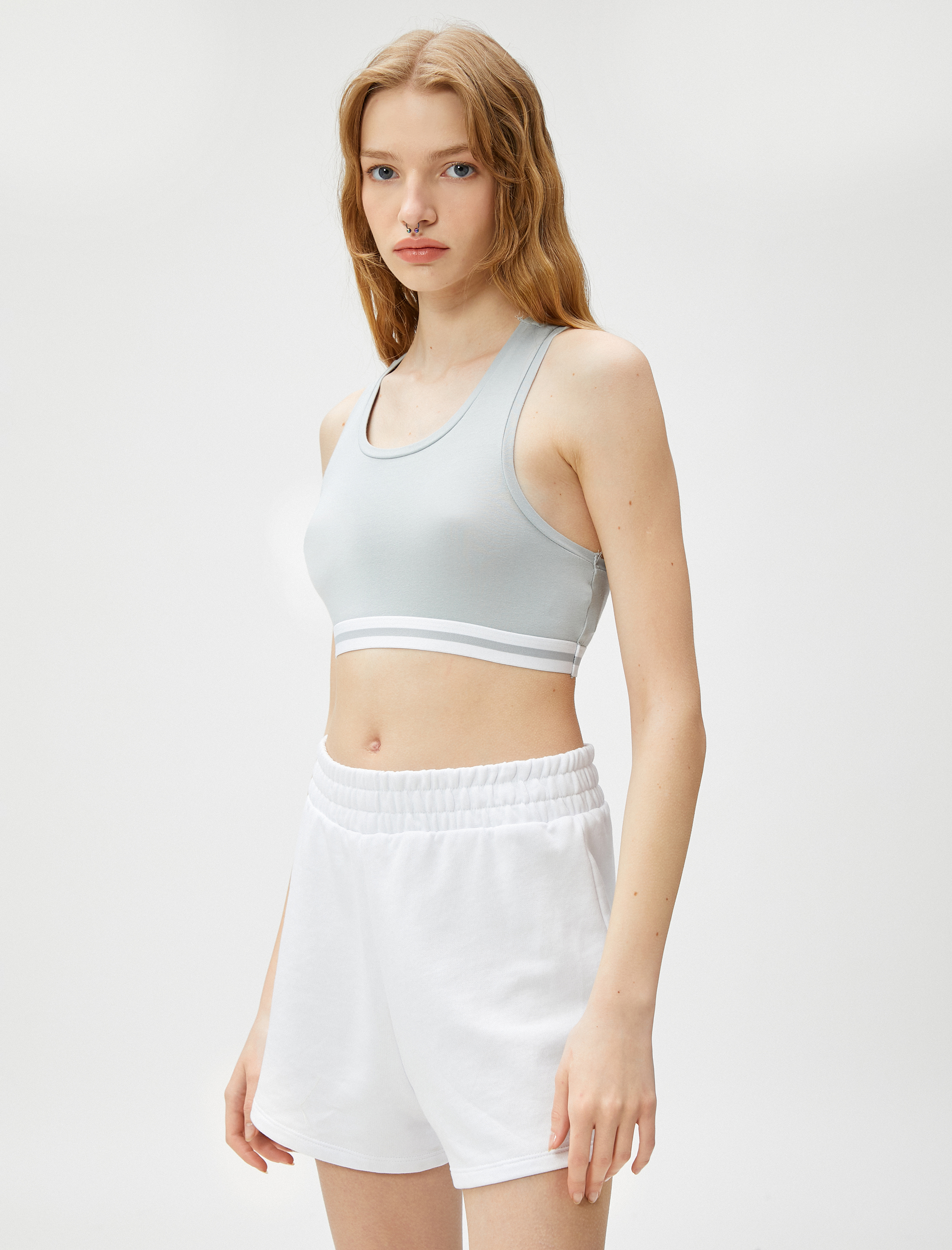   Crop Atlet U Yaka Ribana Detaylı