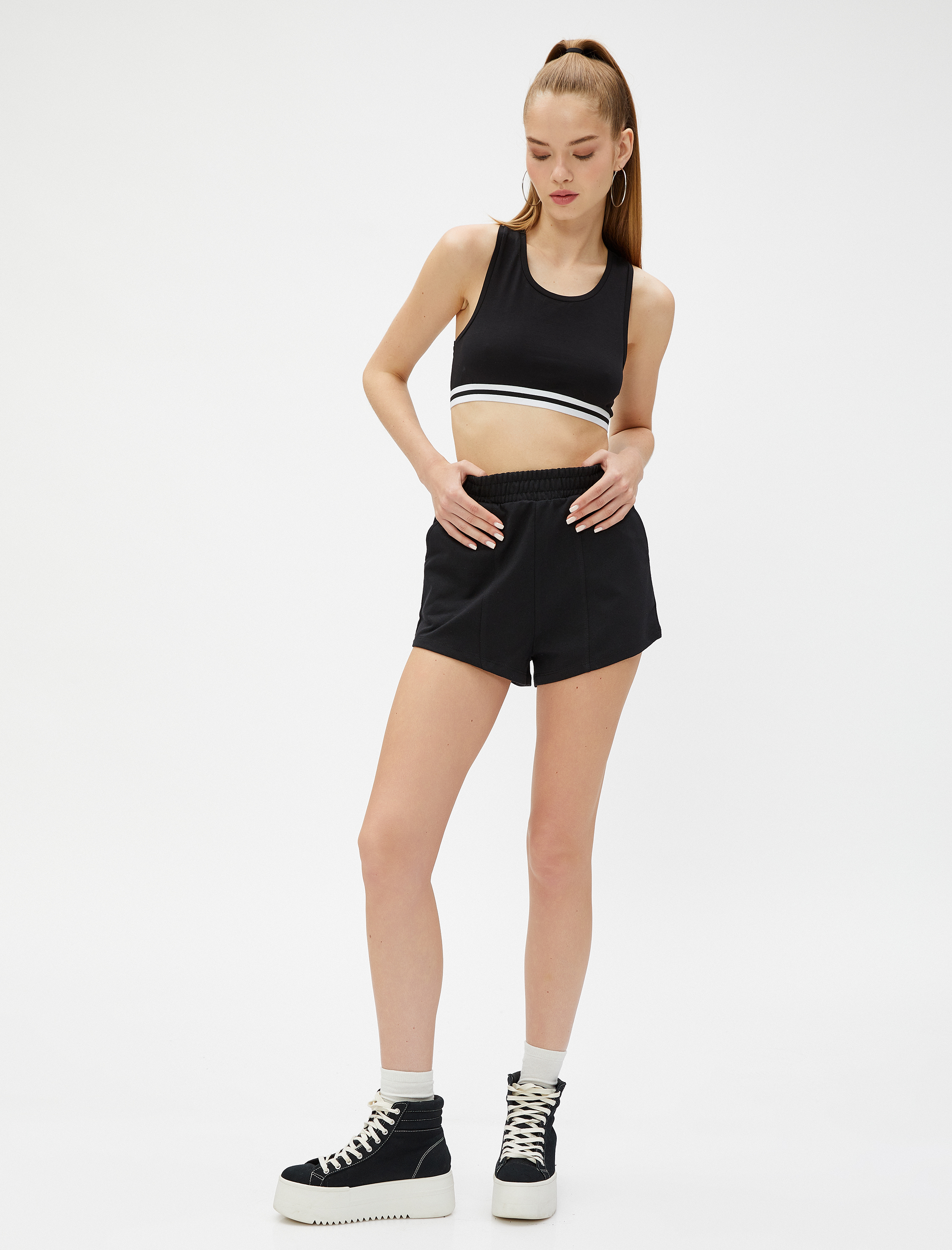 Crop Atlet U Yaka Ribana Detaylı