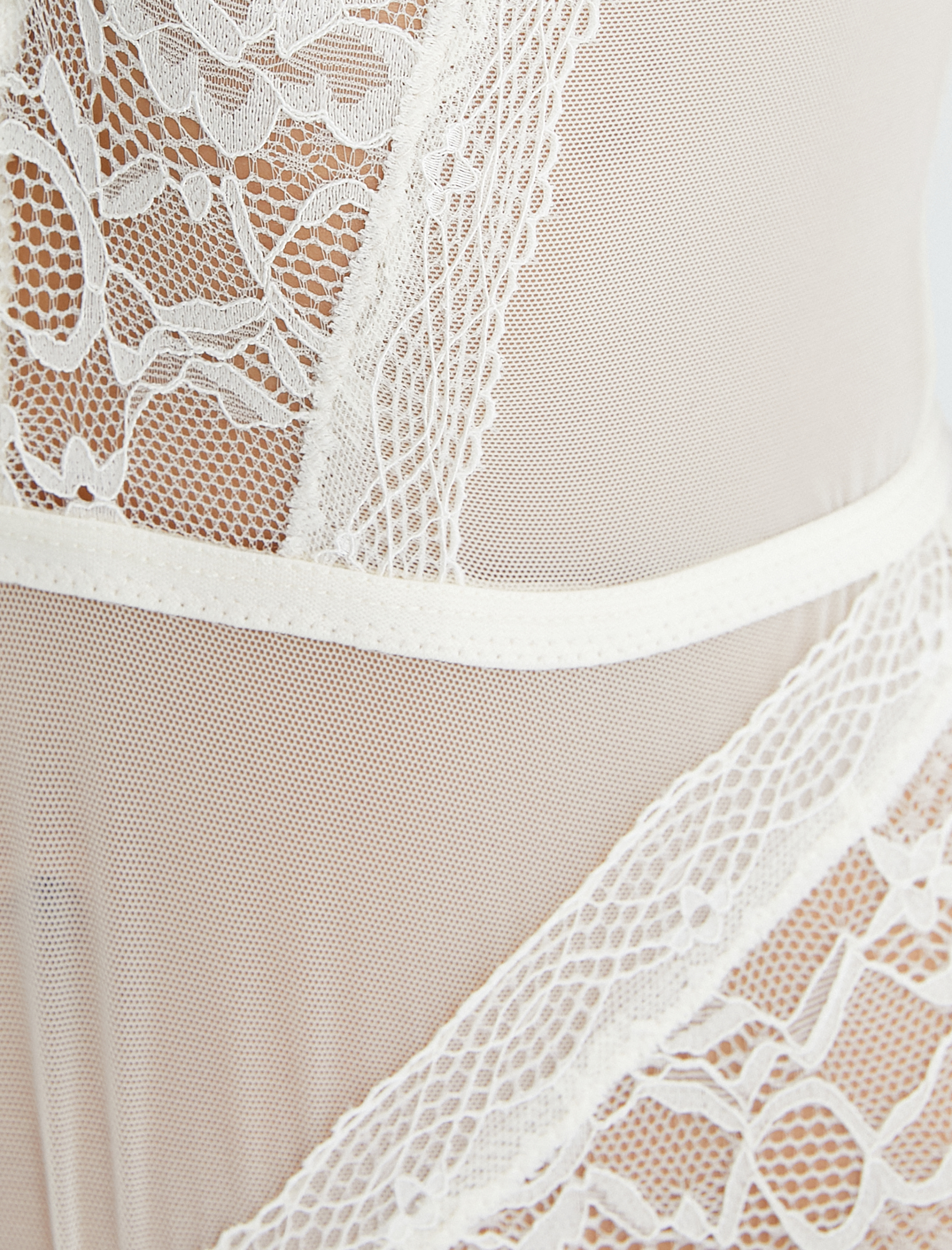   Dantelli Tül Bodysuit Pencere Detaylı Biyeli