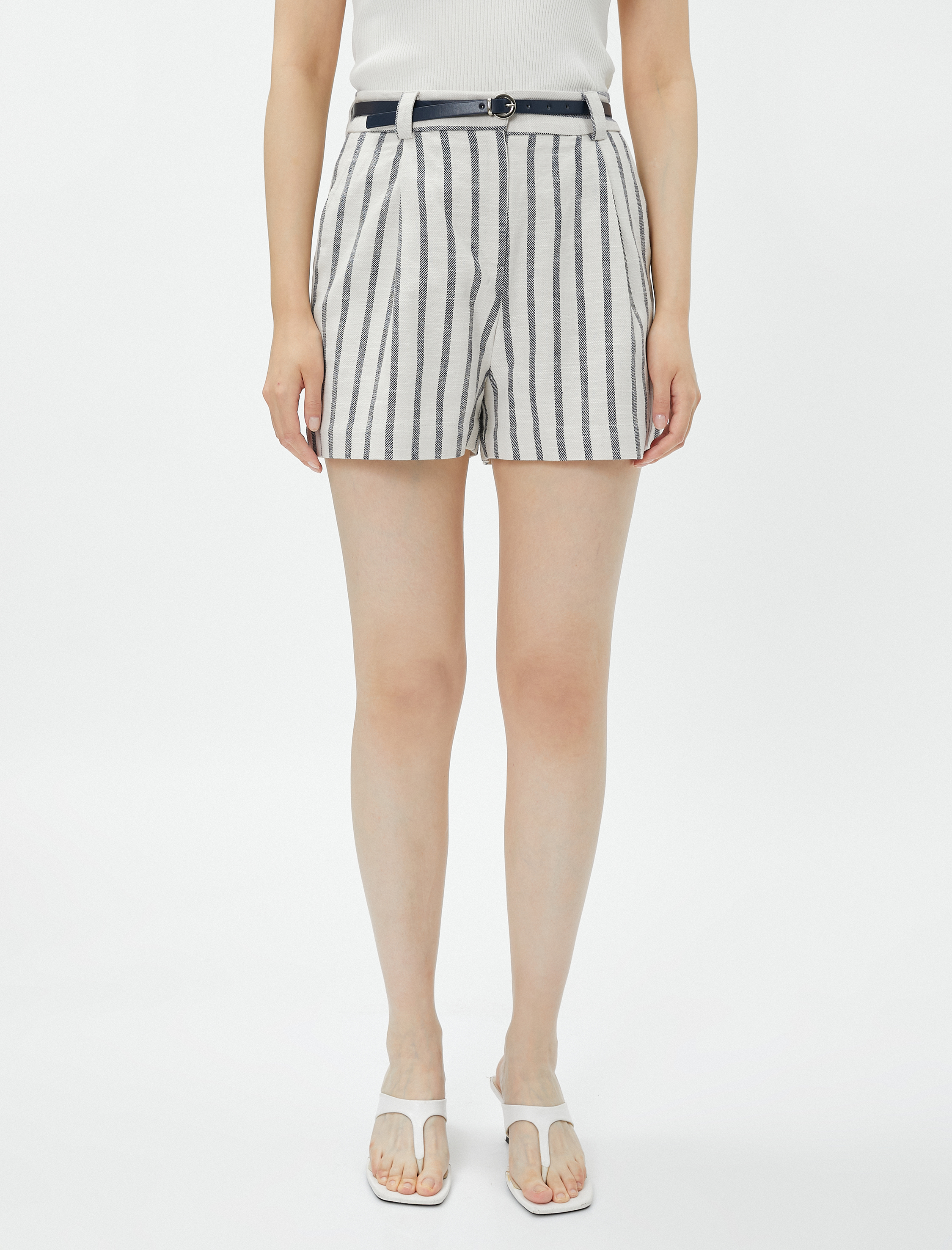   Kemerli Şort Cepli Pileli Keten Karışımlı