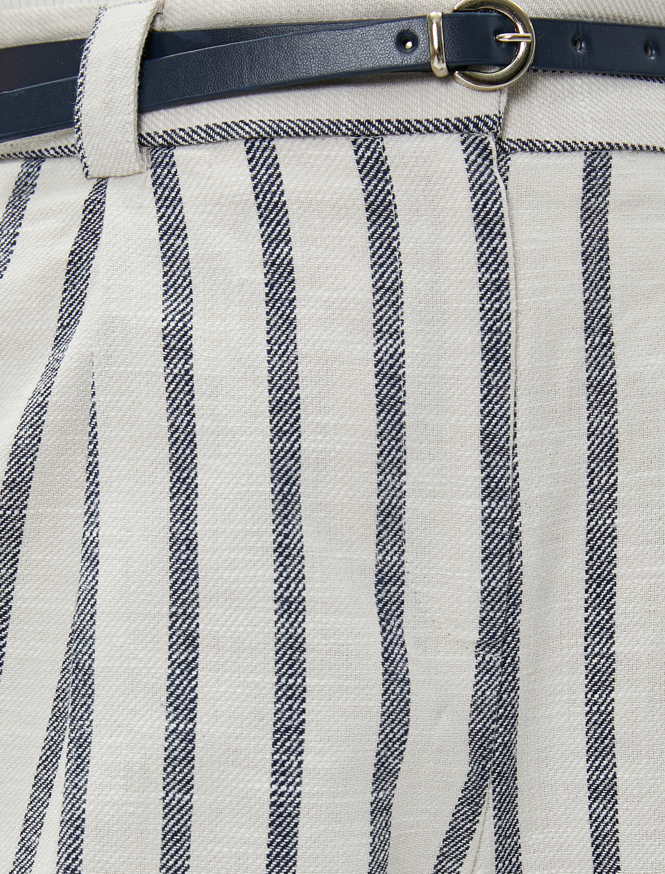   Kemerli Şort Cepli Pileli Keten Karışımlı