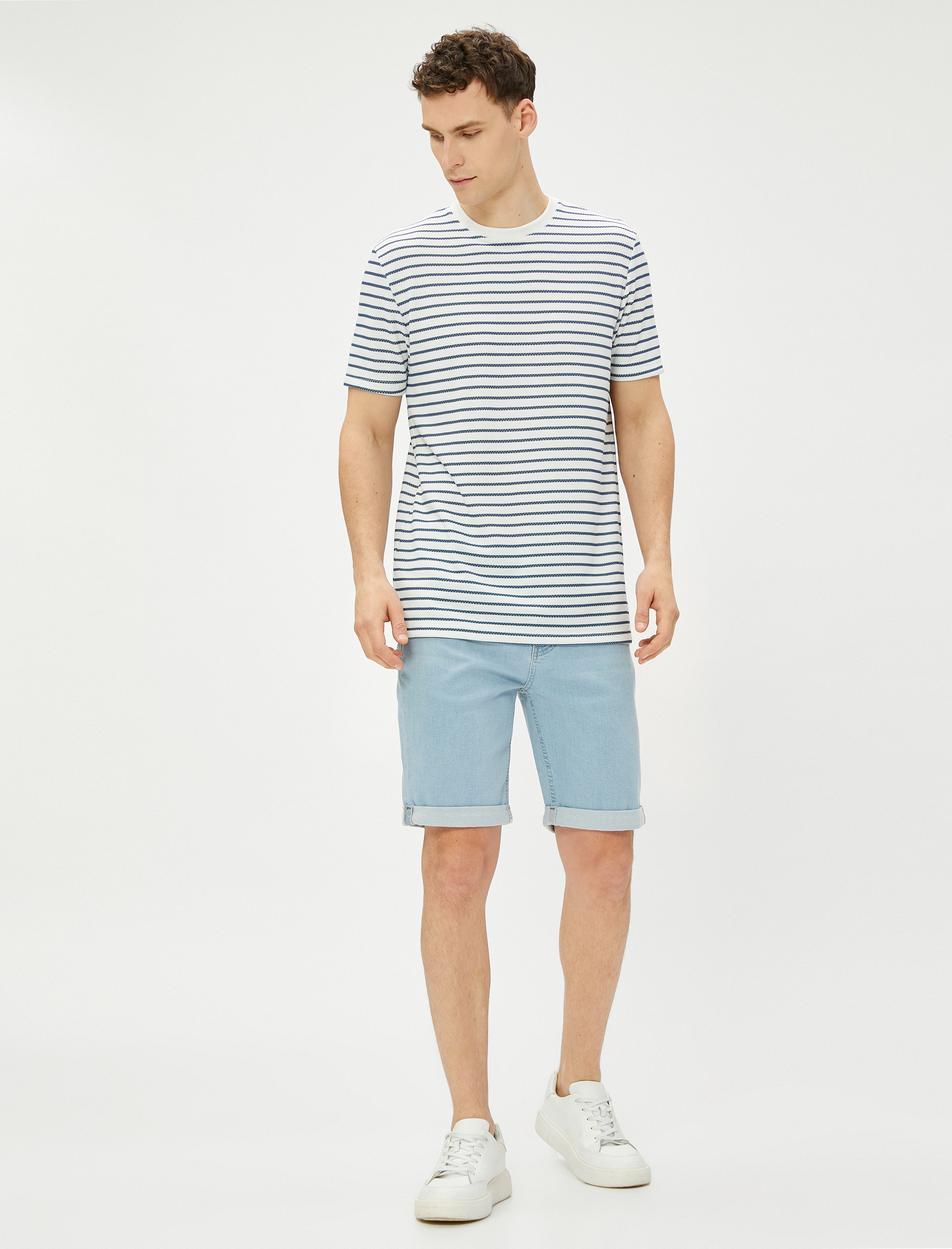 Bermuda Kot Şort Katlı Paça Detaylı Dar Kesim Düğmeli