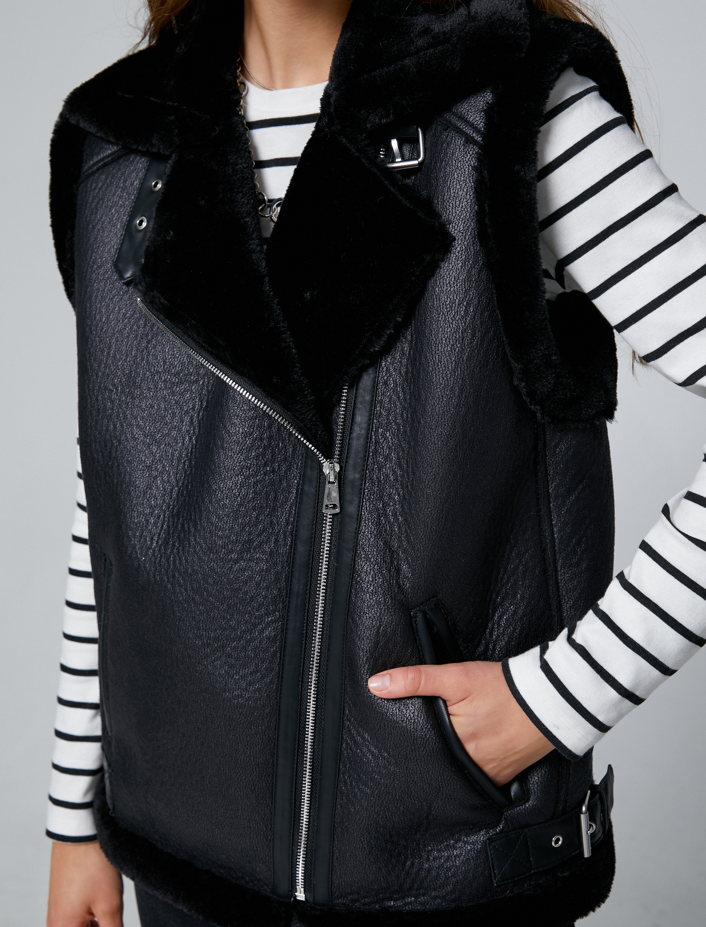   Suni Kürklü Yelek Deri Görümlü Fermuarlı Cep Detaylı