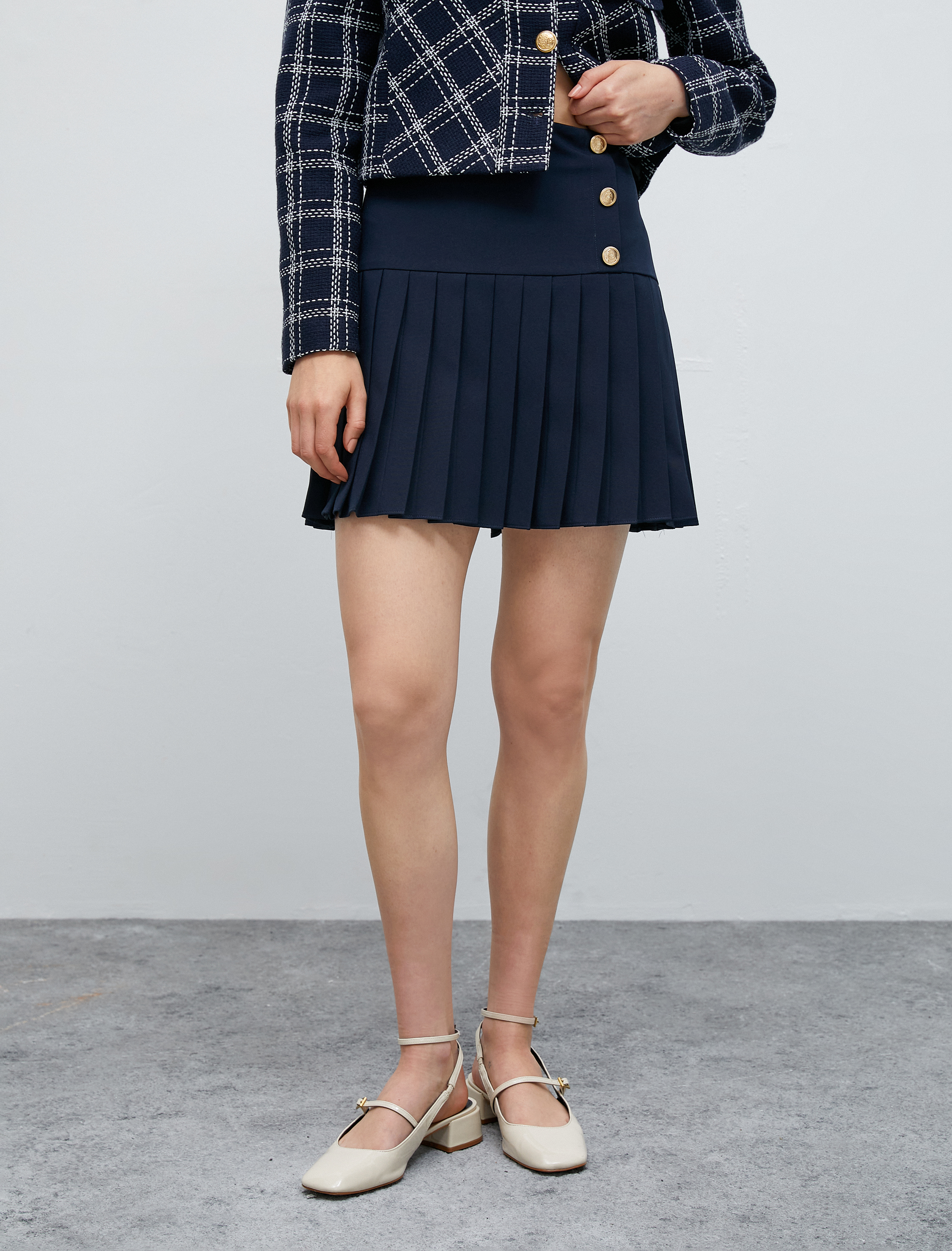 Pileli Mini Etek Düğme Detaylı