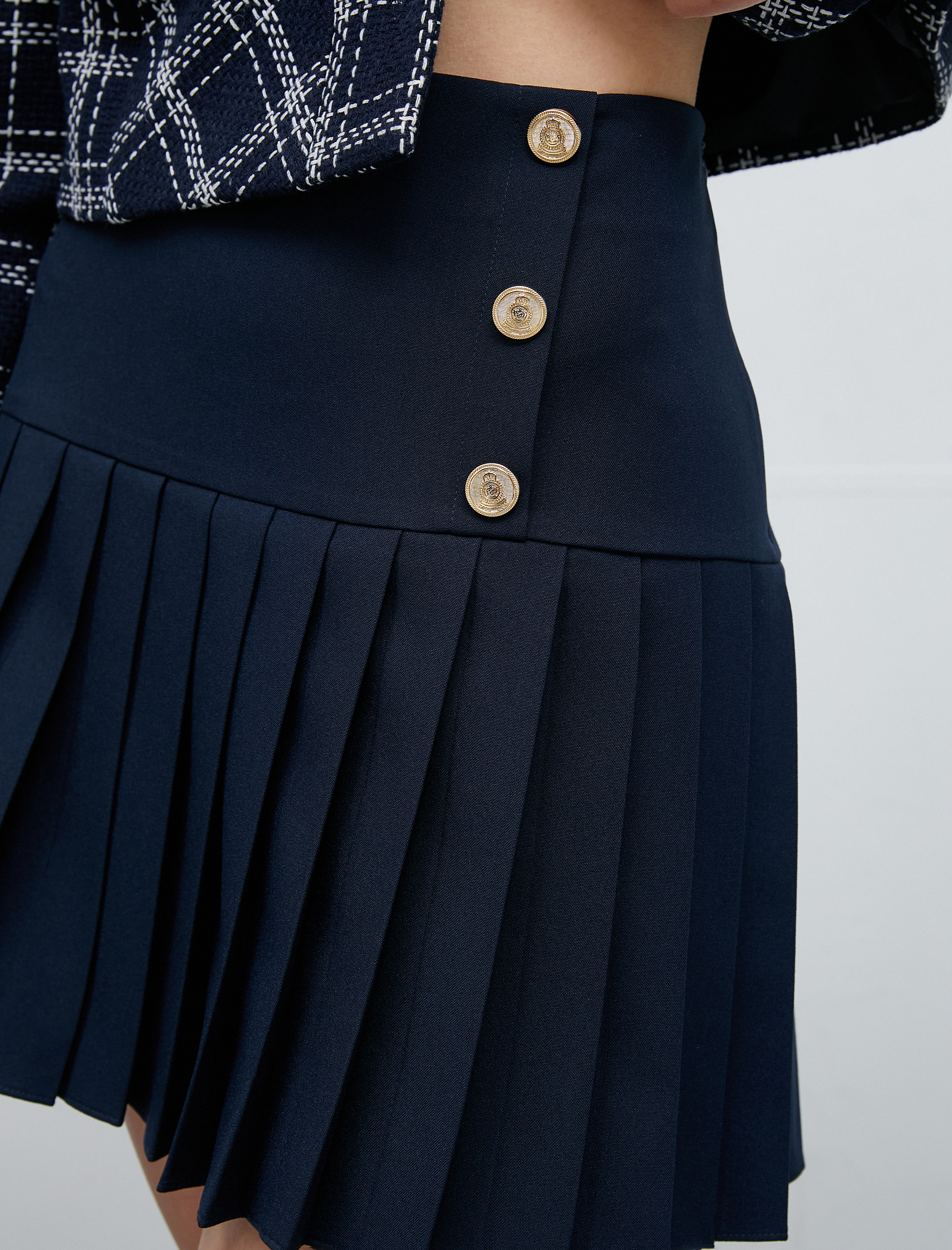 Pileli Mini Etek Düğme Detaylı