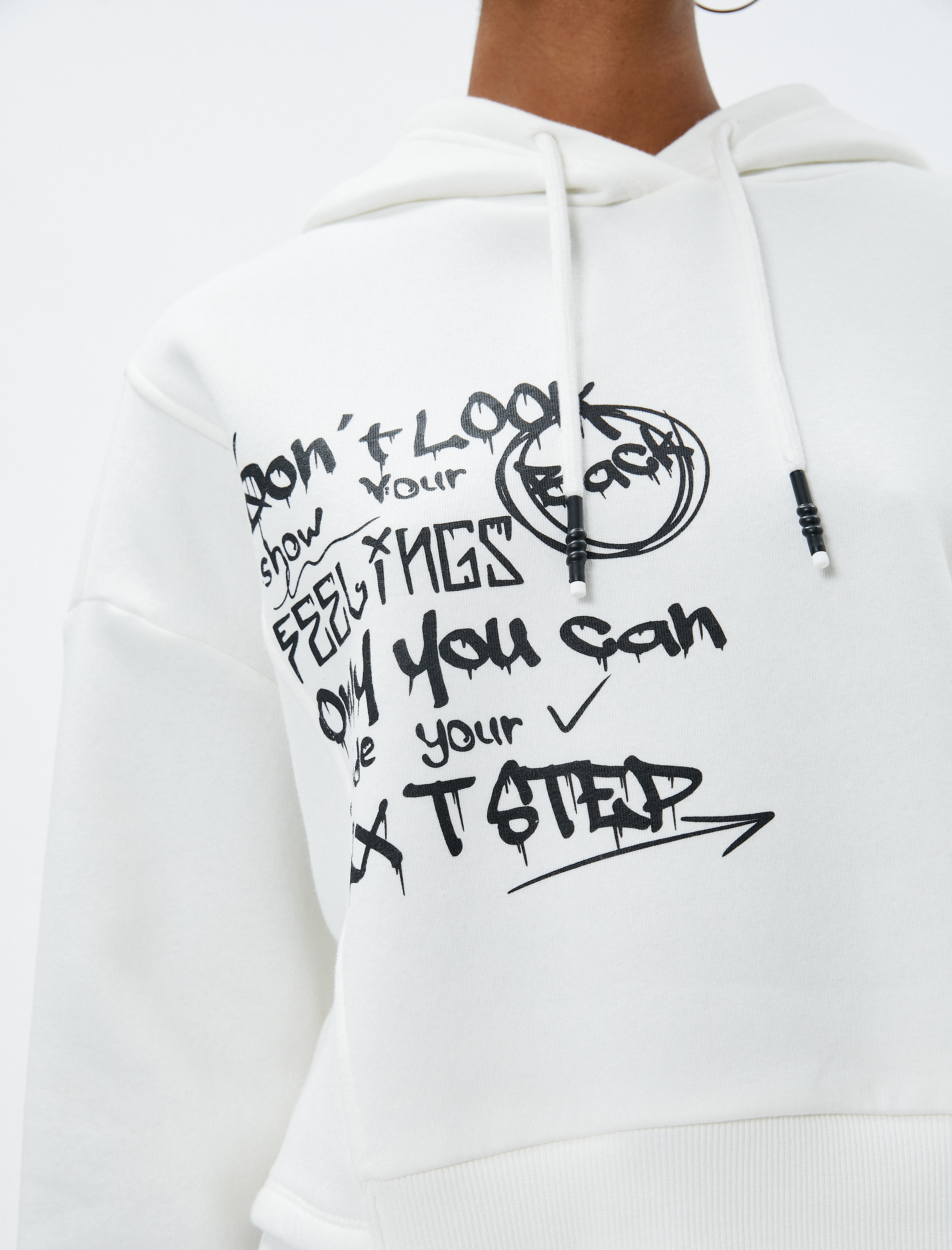   Şardonlu Kapüşonlu Sweatshirt Slogan Baskılı Asimetrik Kesim