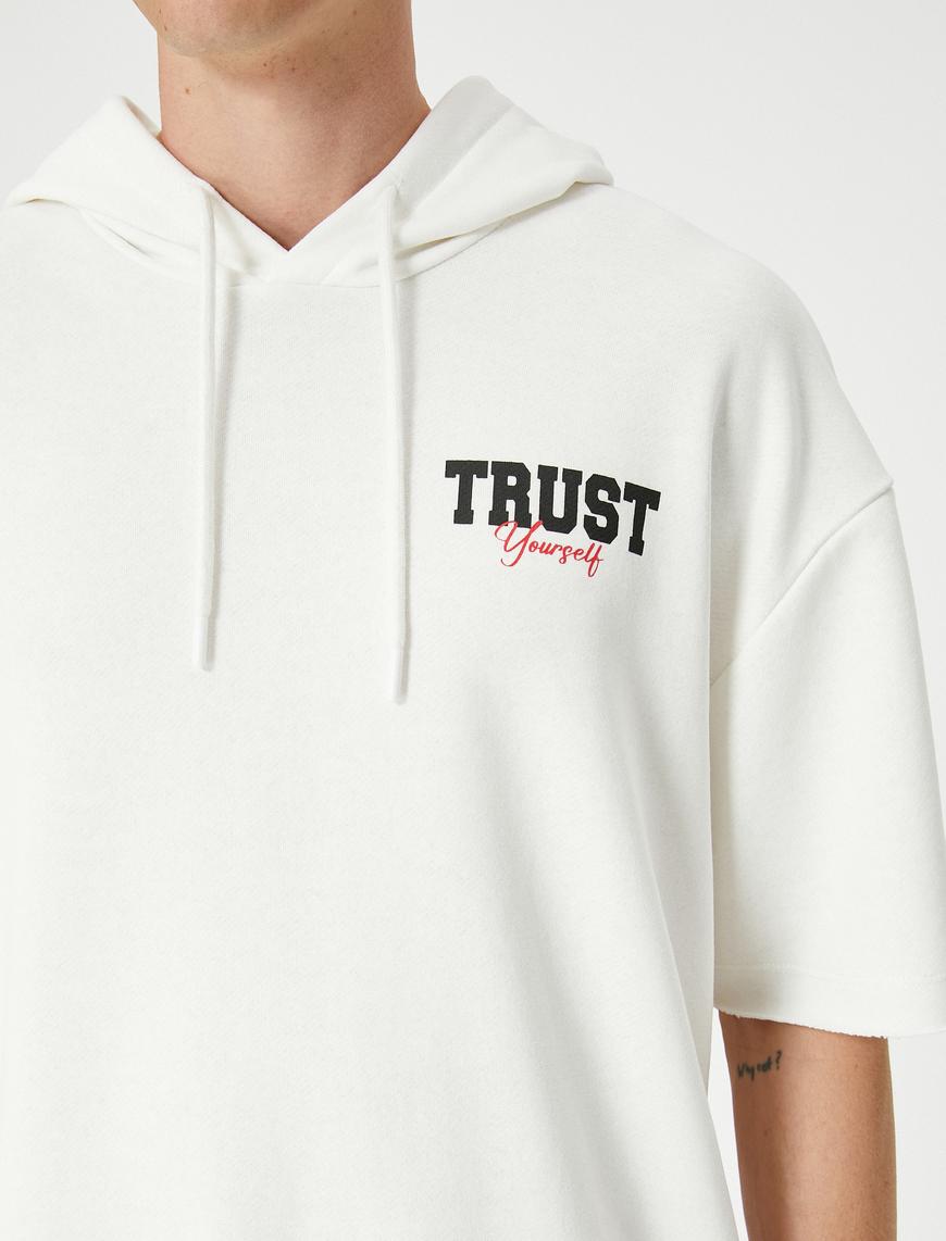   Kısa Kollu Sweatshirt Kapşonlu Slogan Baskılı