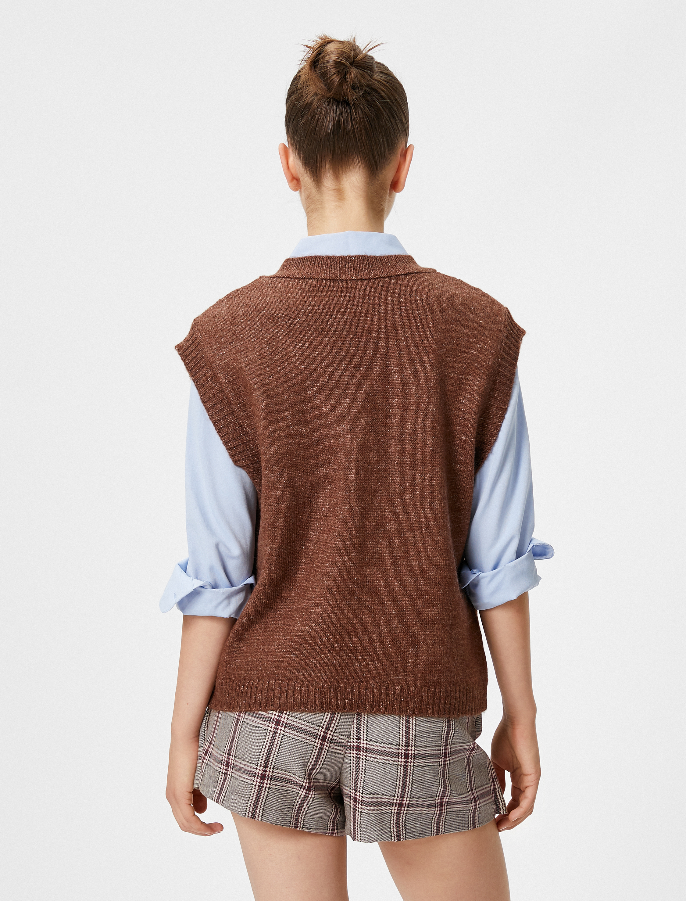   V Yaka Süveter Saç Örgü Detaylı