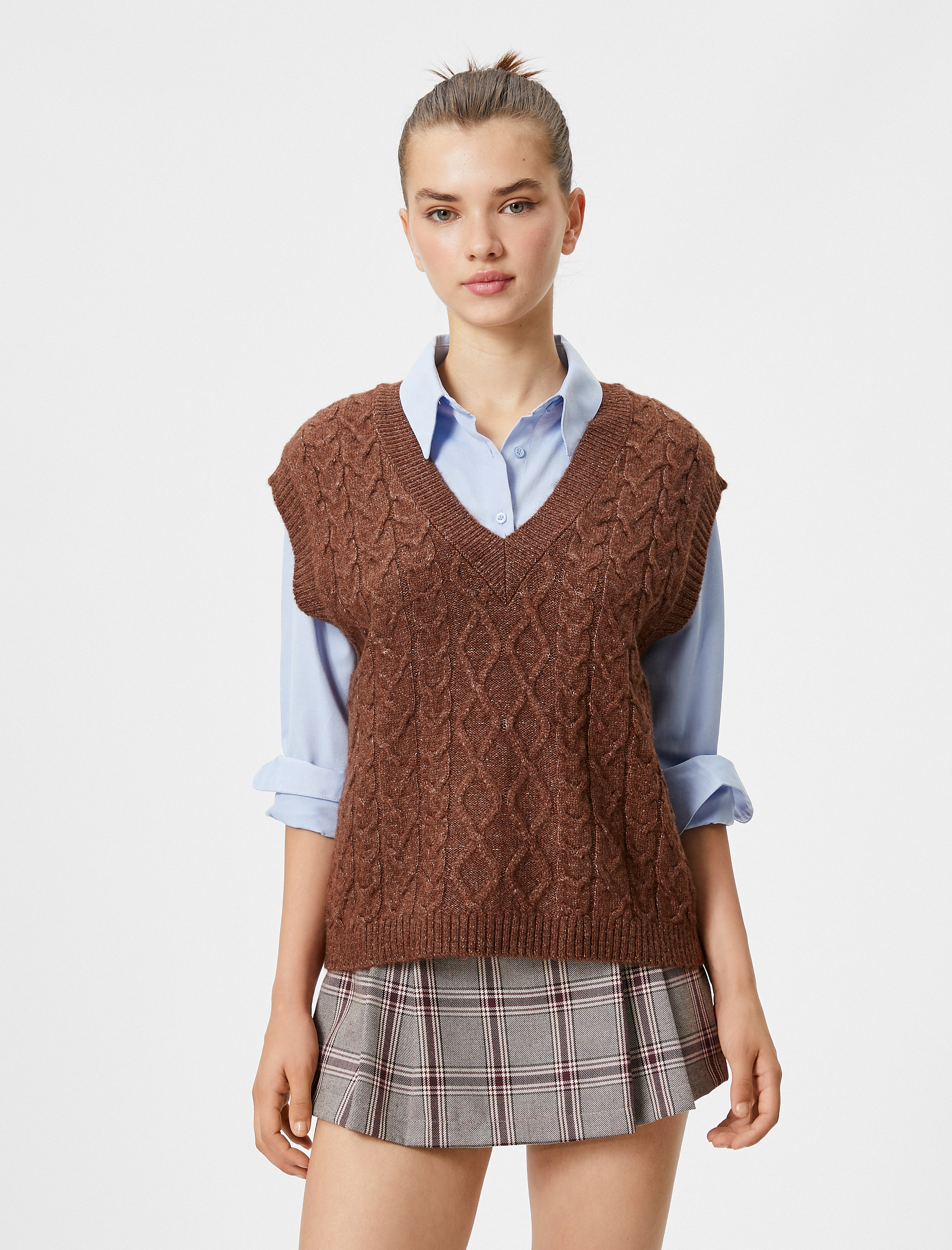   V Yaka Süveter Saç Örgü Detaylı