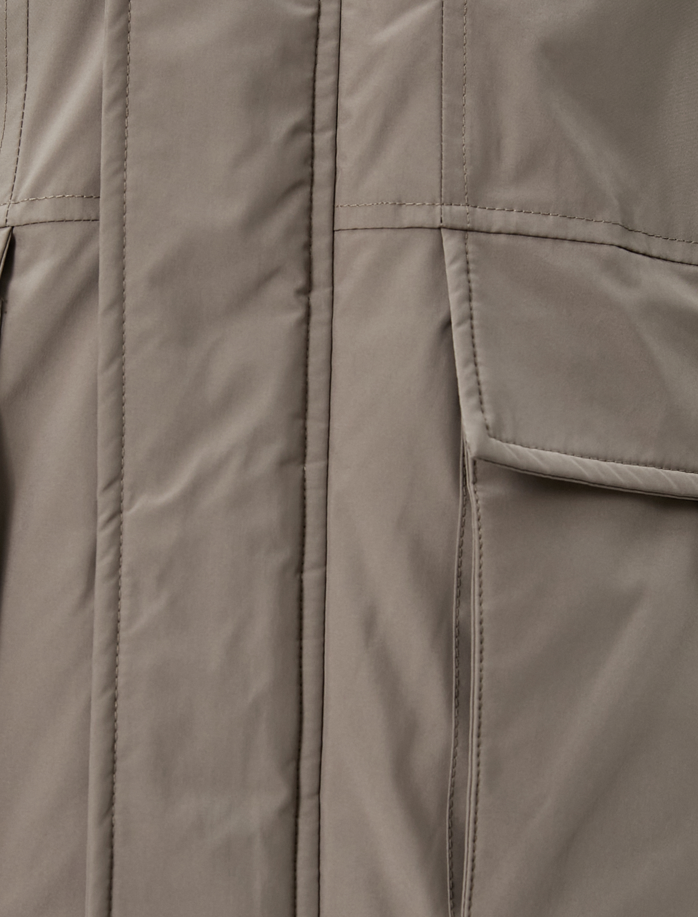   Şişme Mont Suni Kürk Detaylı Kapşonlu Fermuarlı Etiket Baskılı Cepli