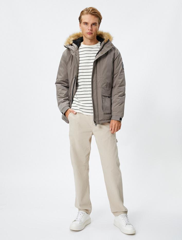  Şişme Mont Suni Kürk Detaylı Kapşonlu Fermuarlı Etiket Baskılı Cepli