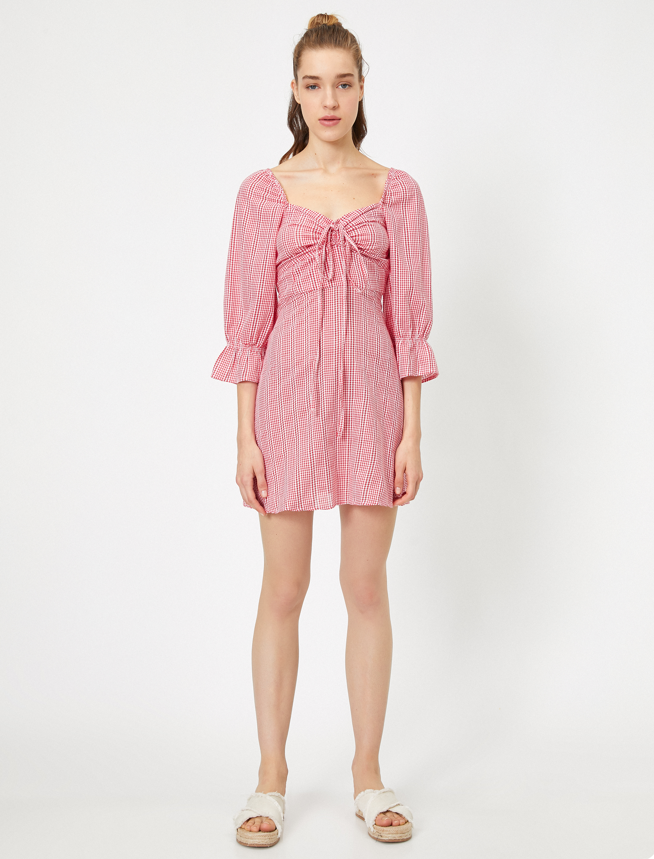   Yaka Detaylı Uzun Kollu Fırfır Detaylı Mini Elbise