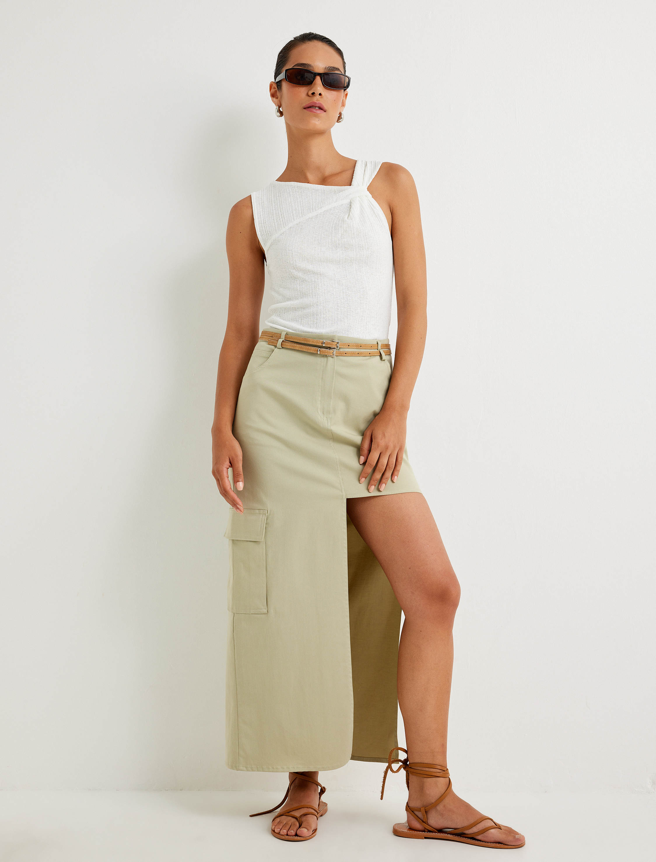   Asimetrik Yaka Üst Kolsuz Düğüm Detaylı Dokulu Slim Fit