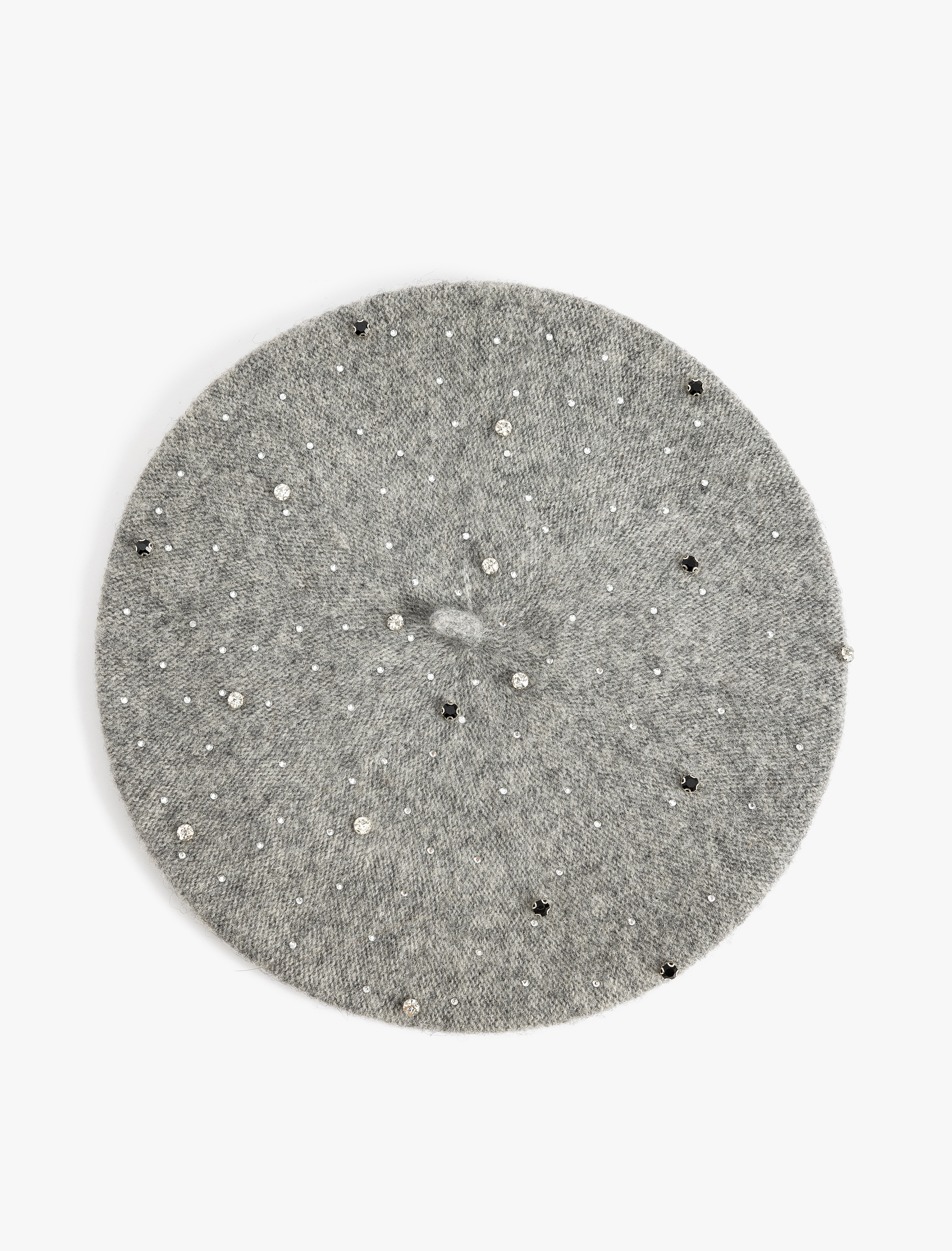  Kadın Ressam Şapka Boncuk Detaylı