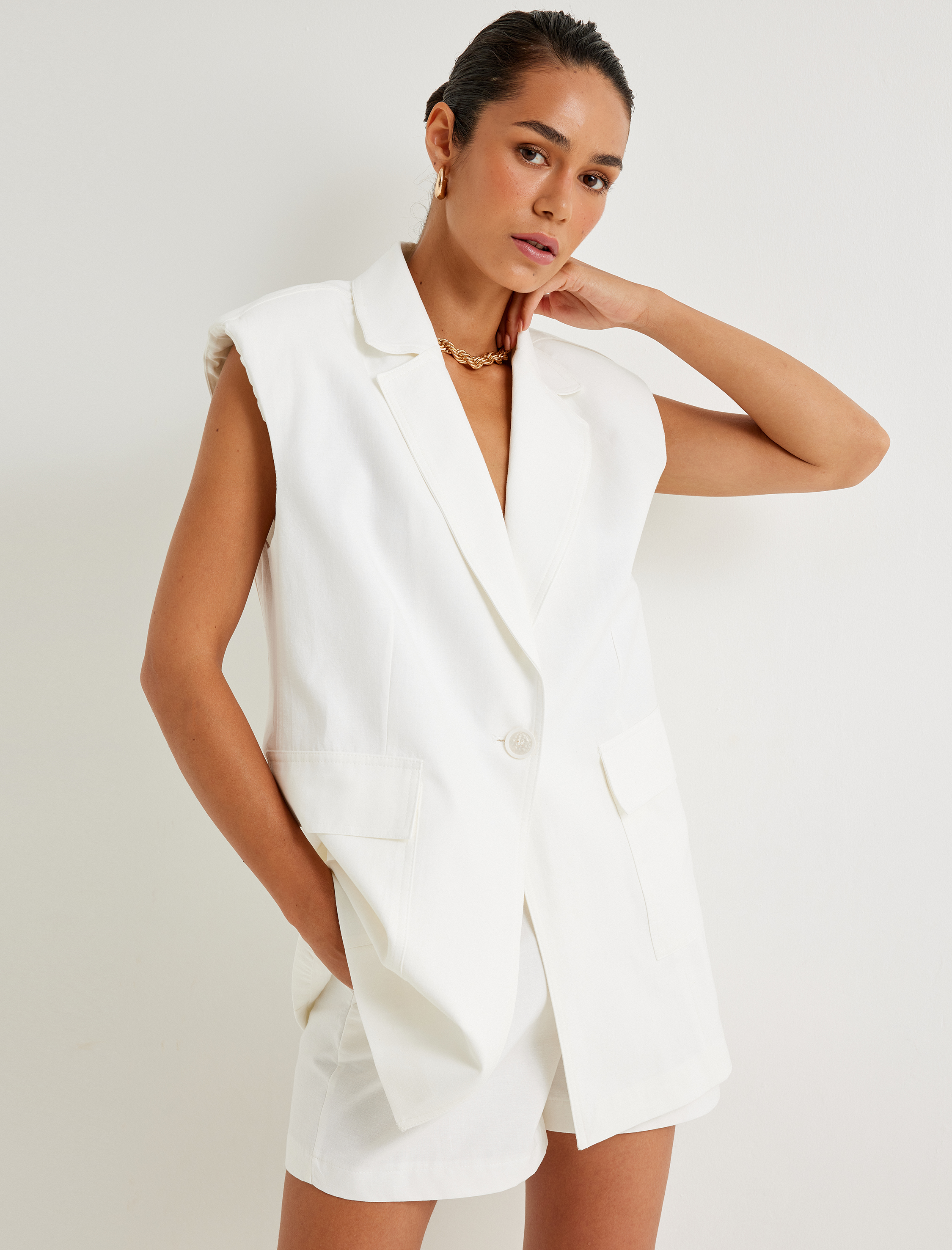   Koton X Sibil Çetinkaya - Keten Karışımlı Mini Şort Pile Detaylı Cepli Bol Kalıp