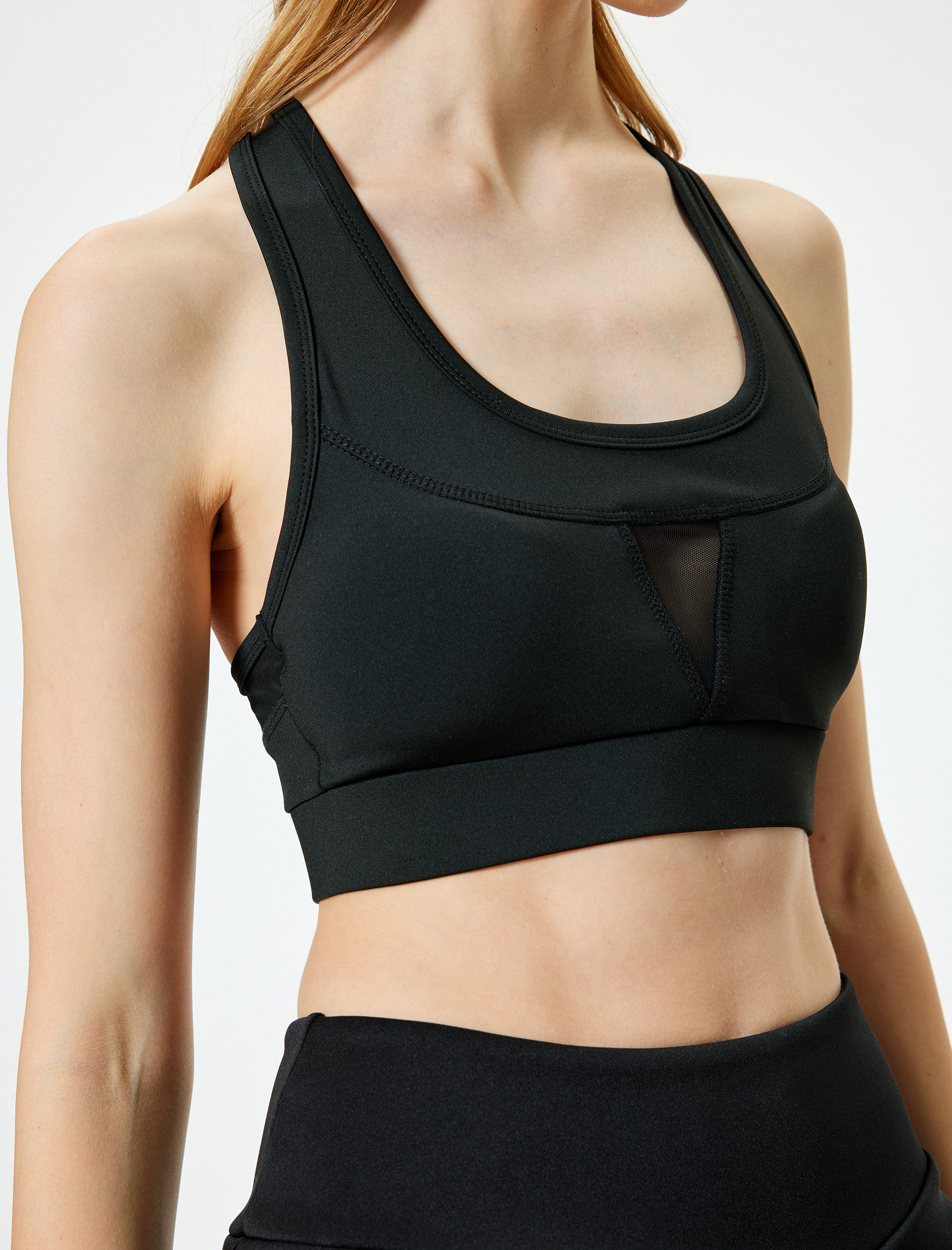   Sporcu Sütyeni Pencere Detaylı U Yaka Slim Fit Kaplı İnterlok