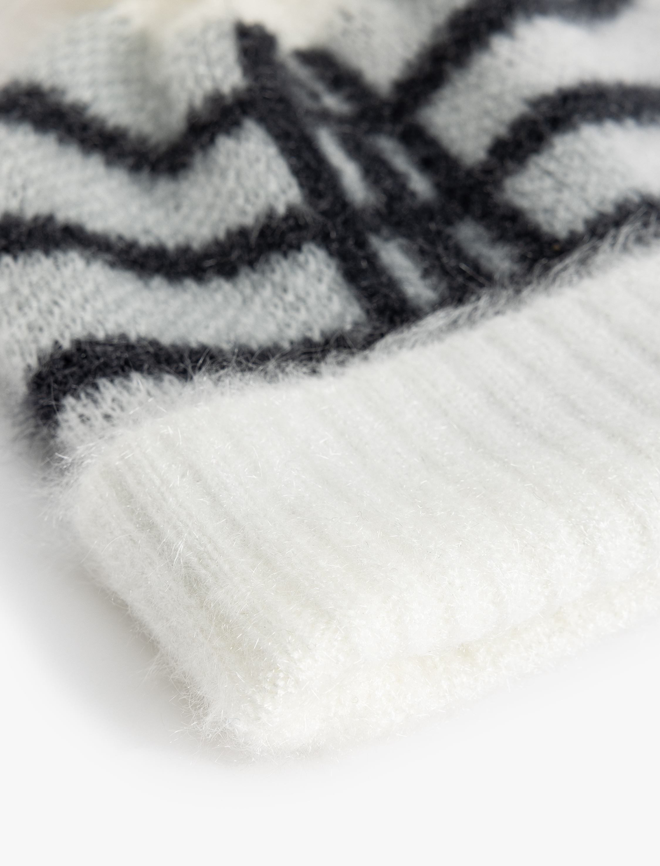  Kadın Örgü Bere Ponponlu Renk Bloklu Katlama Detaylı