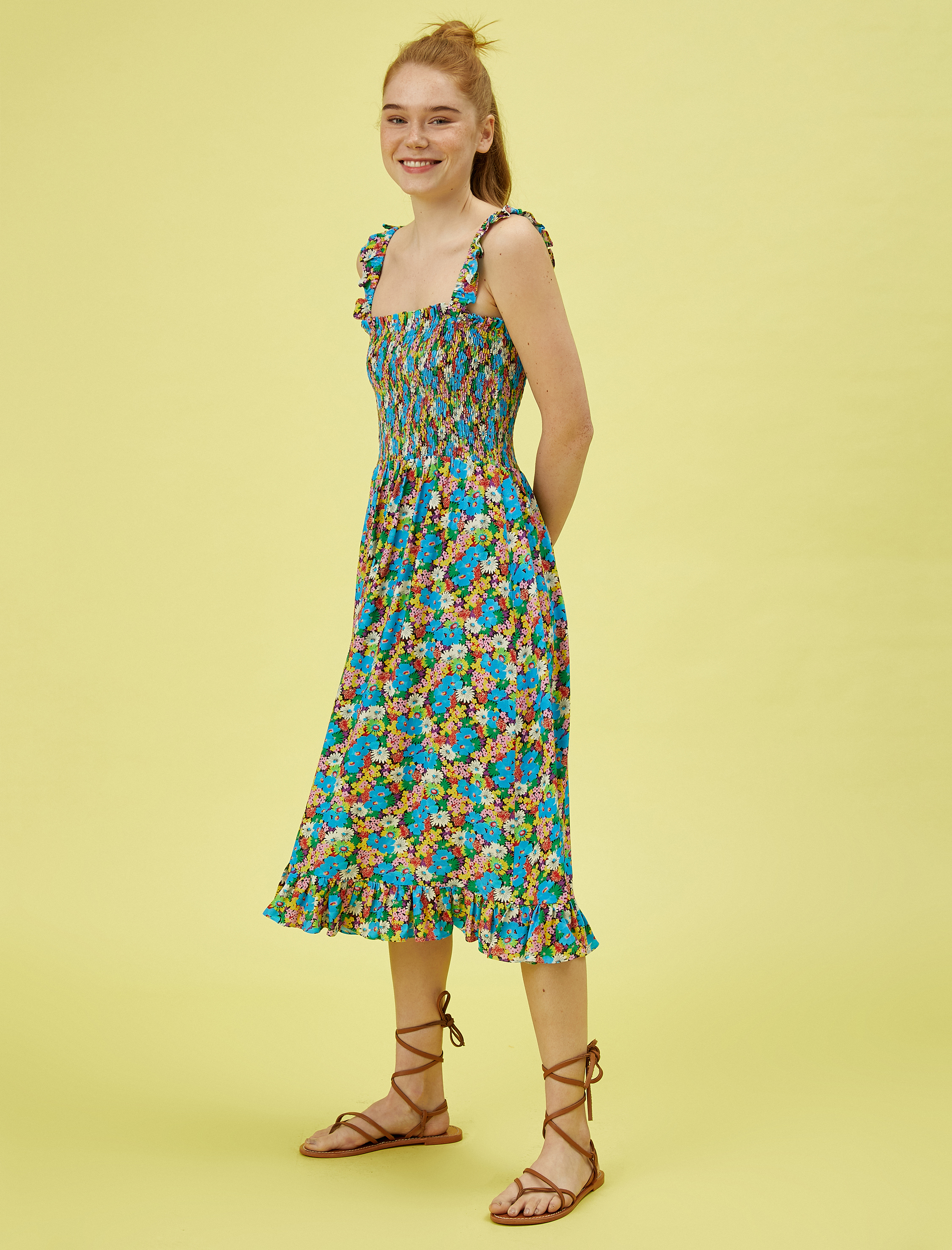   Çiçekli Yazlık Elbise Askılı