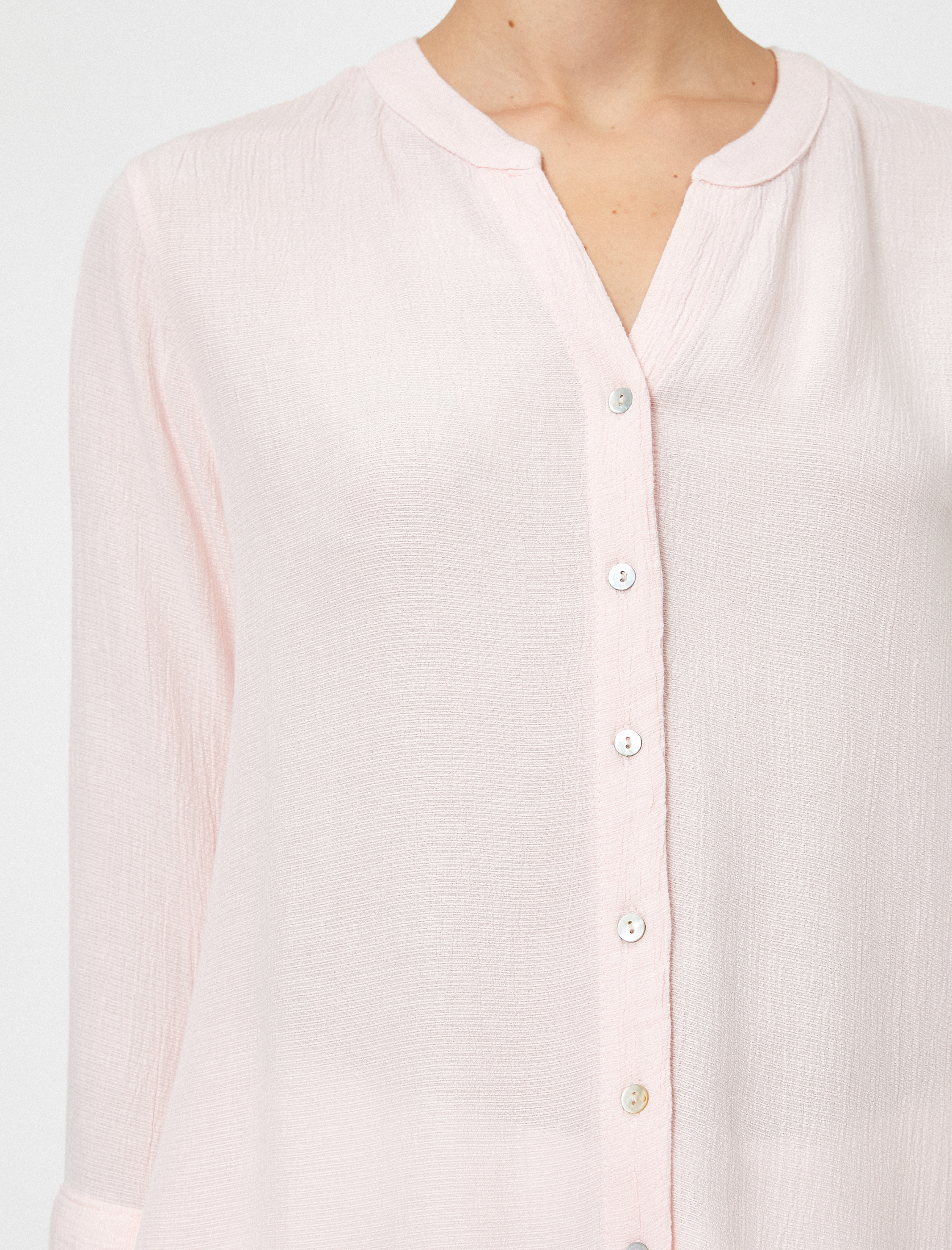   V Yaka Uzun Kollu Gömlek