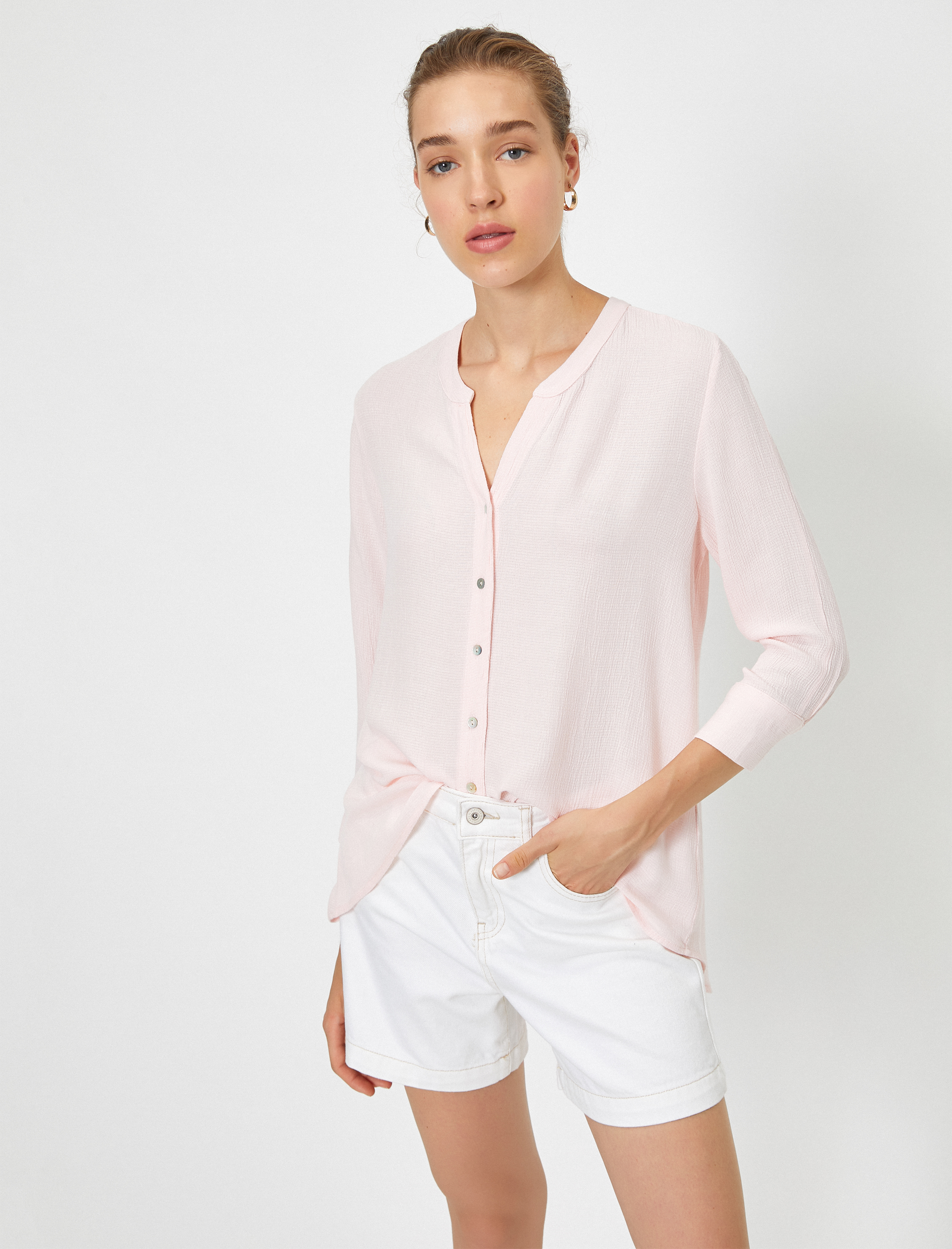   V Yaka Uzun Kollu Gömlek