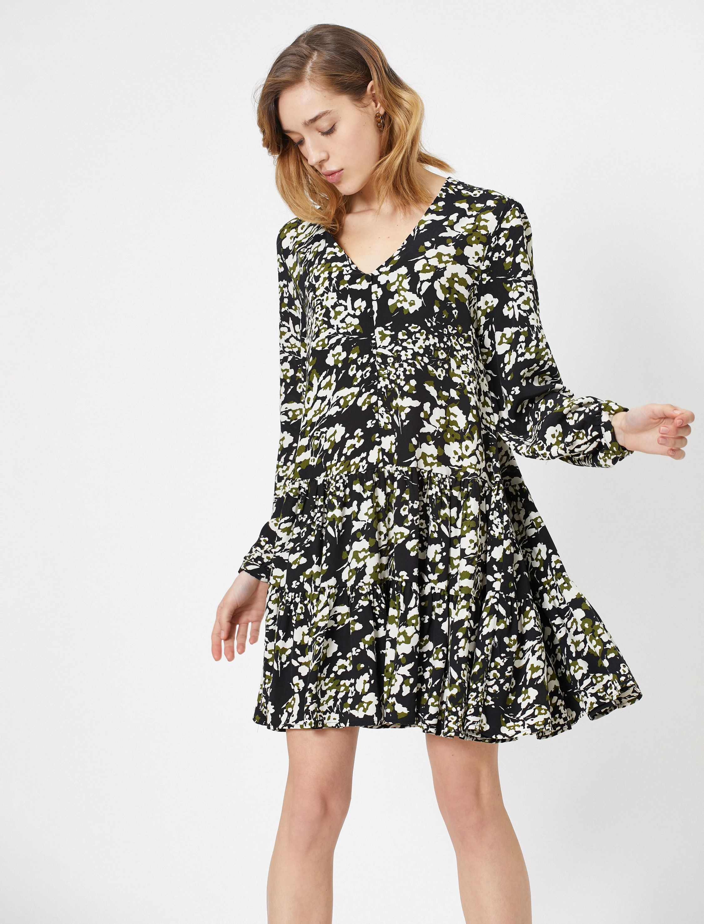   Çiçek Desenli V Yaka Uzun Kollu Fırfır Detaylı Midi Elbise