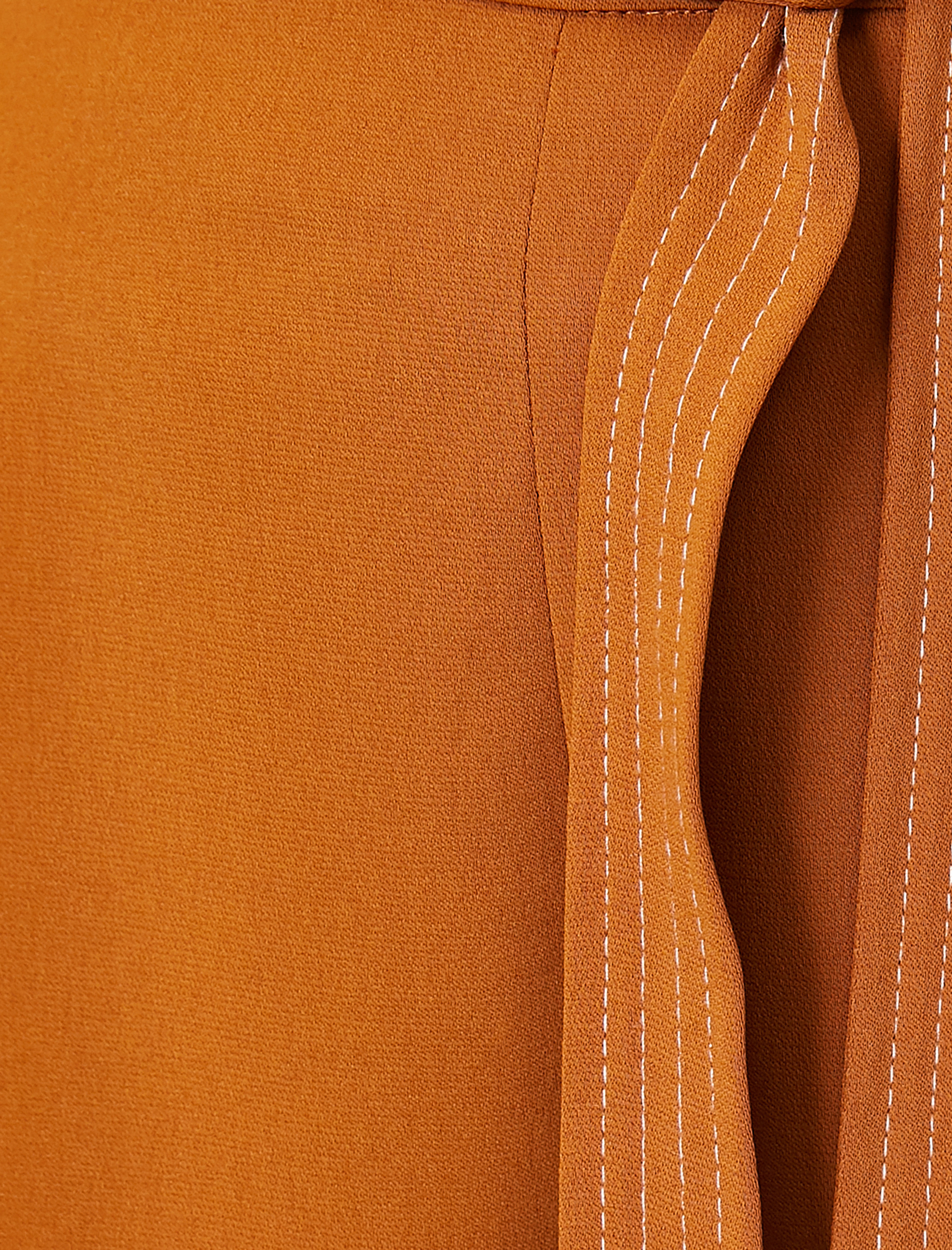   Kemer Detaylı Şort