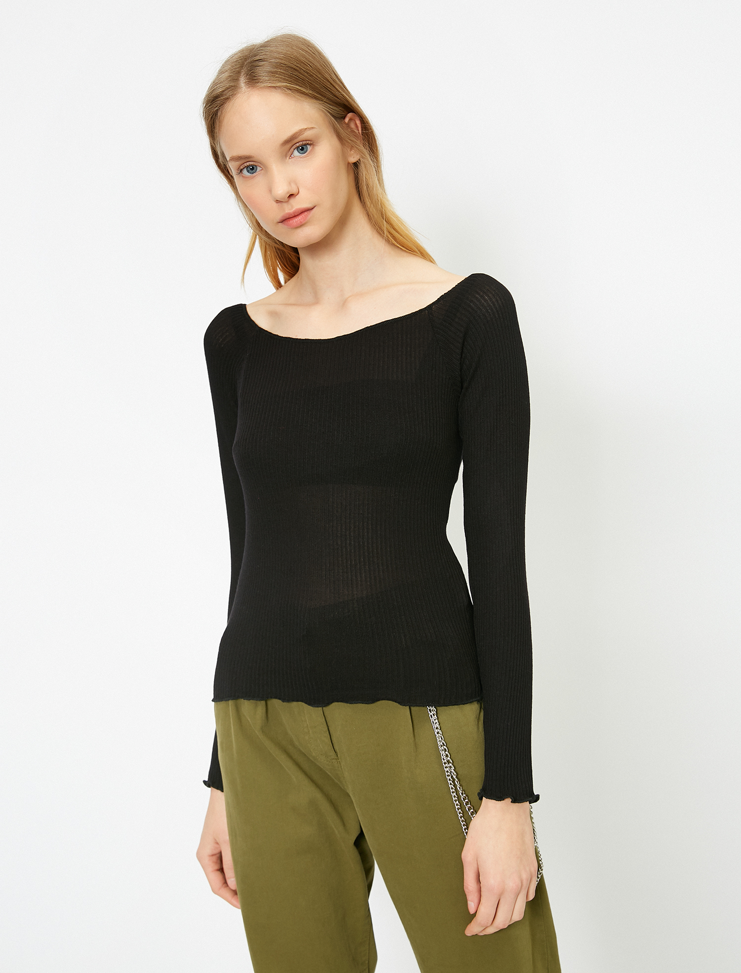   Oyuk Yaka Uzun Kol Tişört