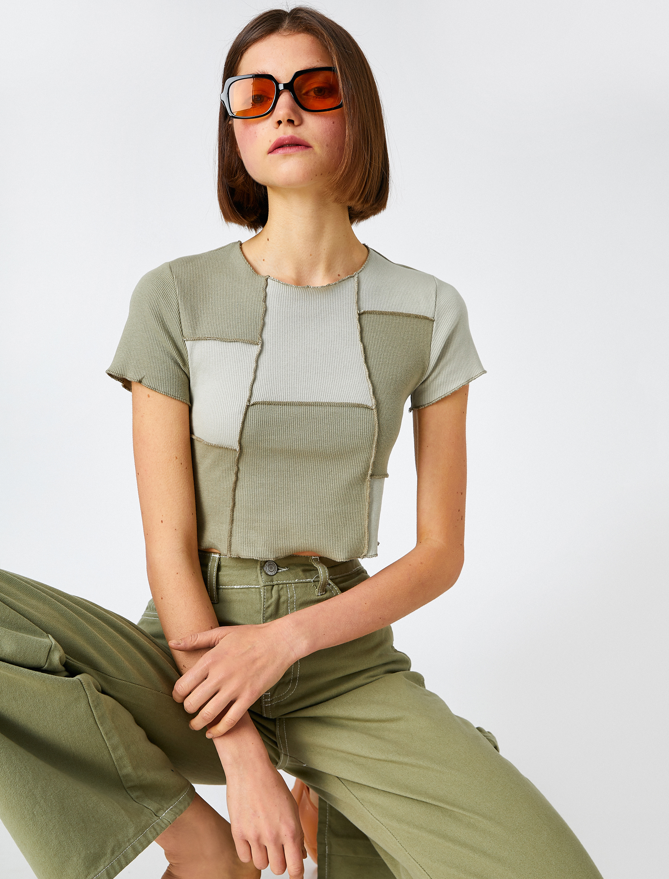   Crop Tişört Dikiş Detaylı Kısa Kollu Bisiklet Yaka Pamuklu