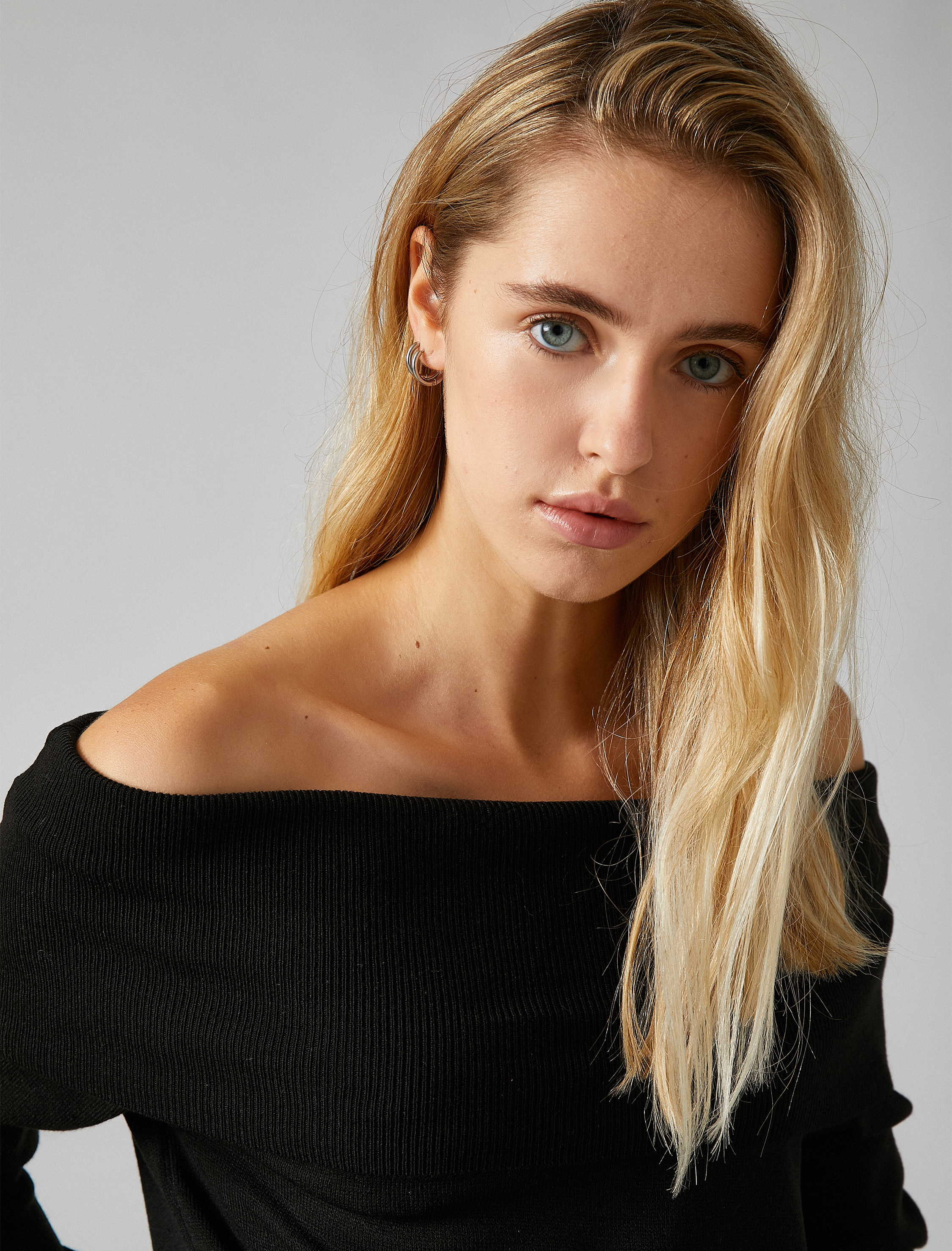   Kayık Yaka Uzun Kollu Omuz Açık Triko Kazak