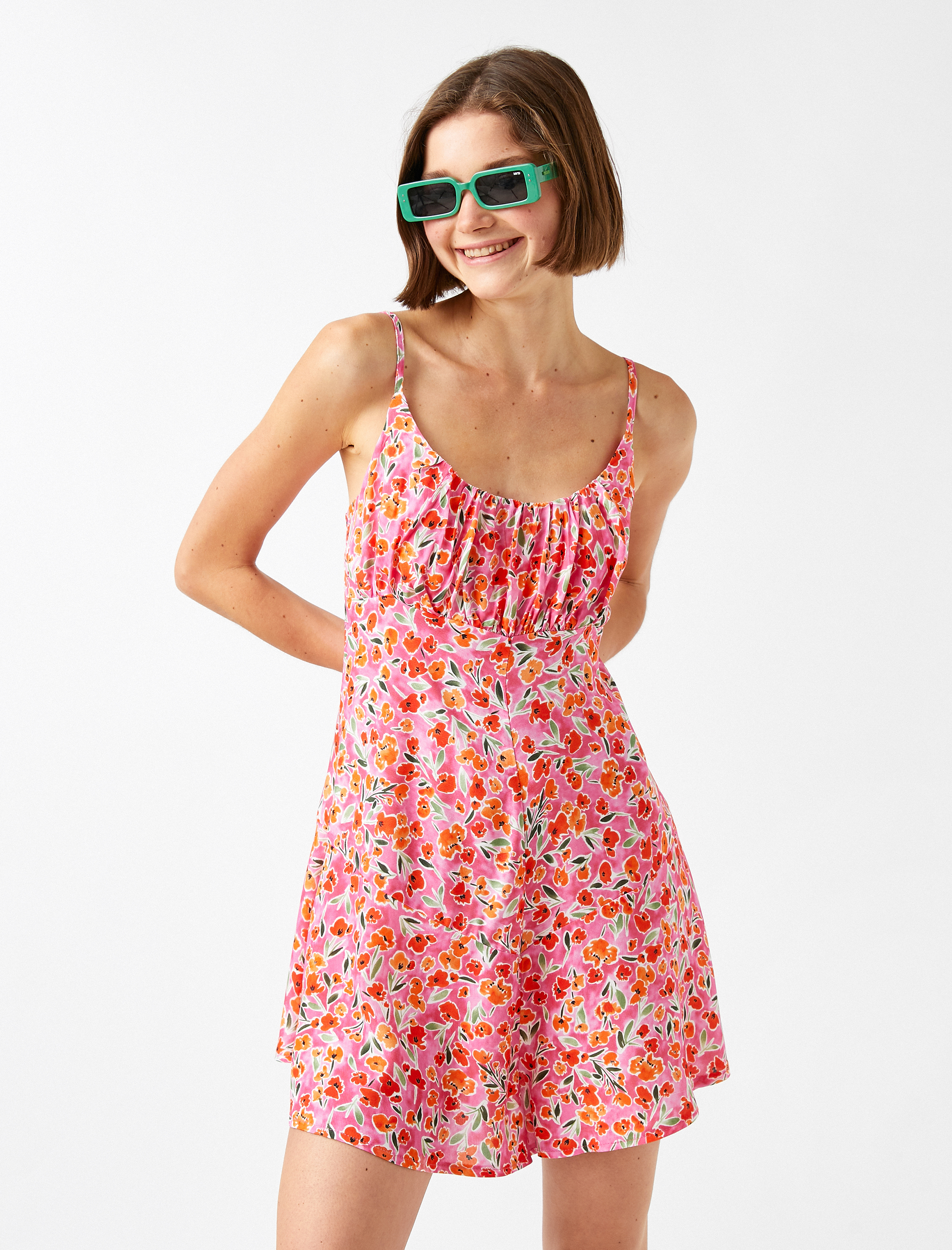 Şort Tulum Çiçekli İnce Askılı U Yaka