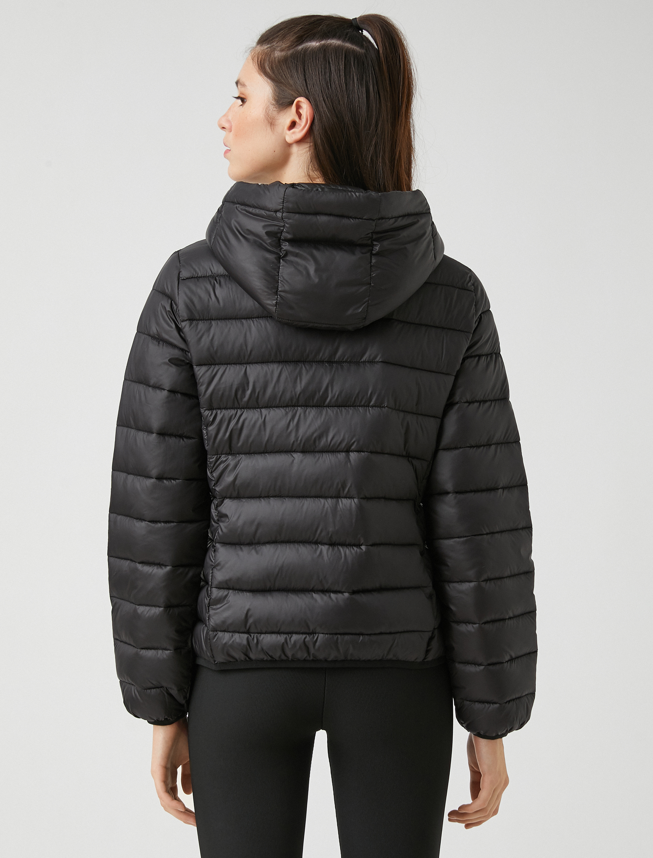   Şişme Mont Kapüşonlu Yazı Baskılı