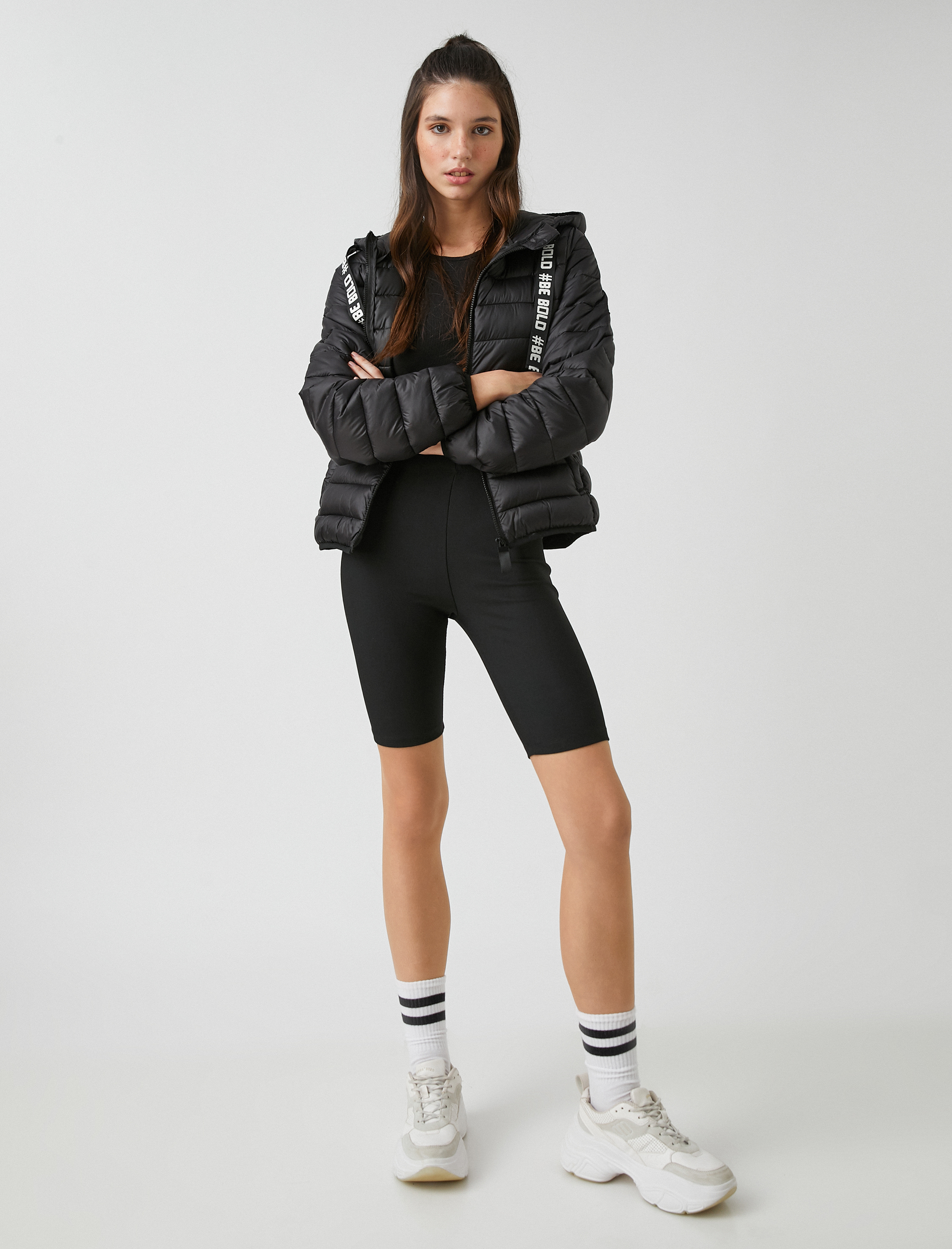   Şişme Mont Kapüşonlu Yazı Baskılı