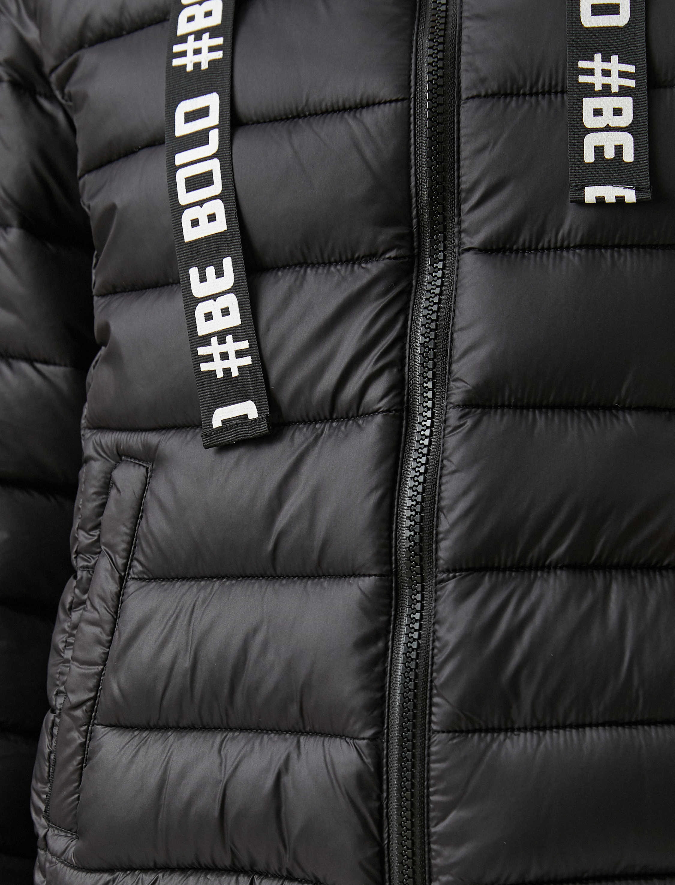   Şişme Mont Kapüşonlu Yazı Baskılı