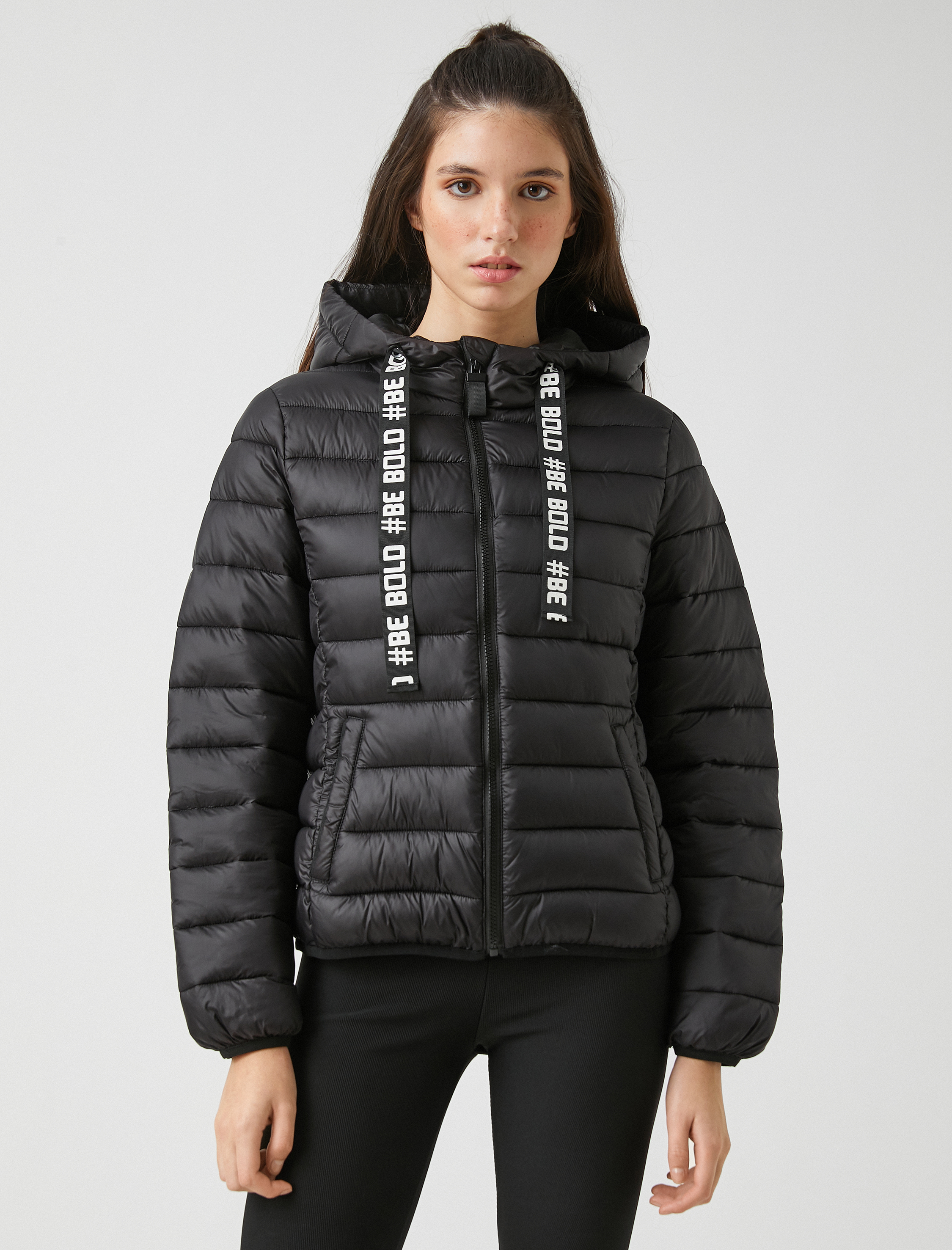   Şişme Mont Kapüşonlu Yazı Baskılı