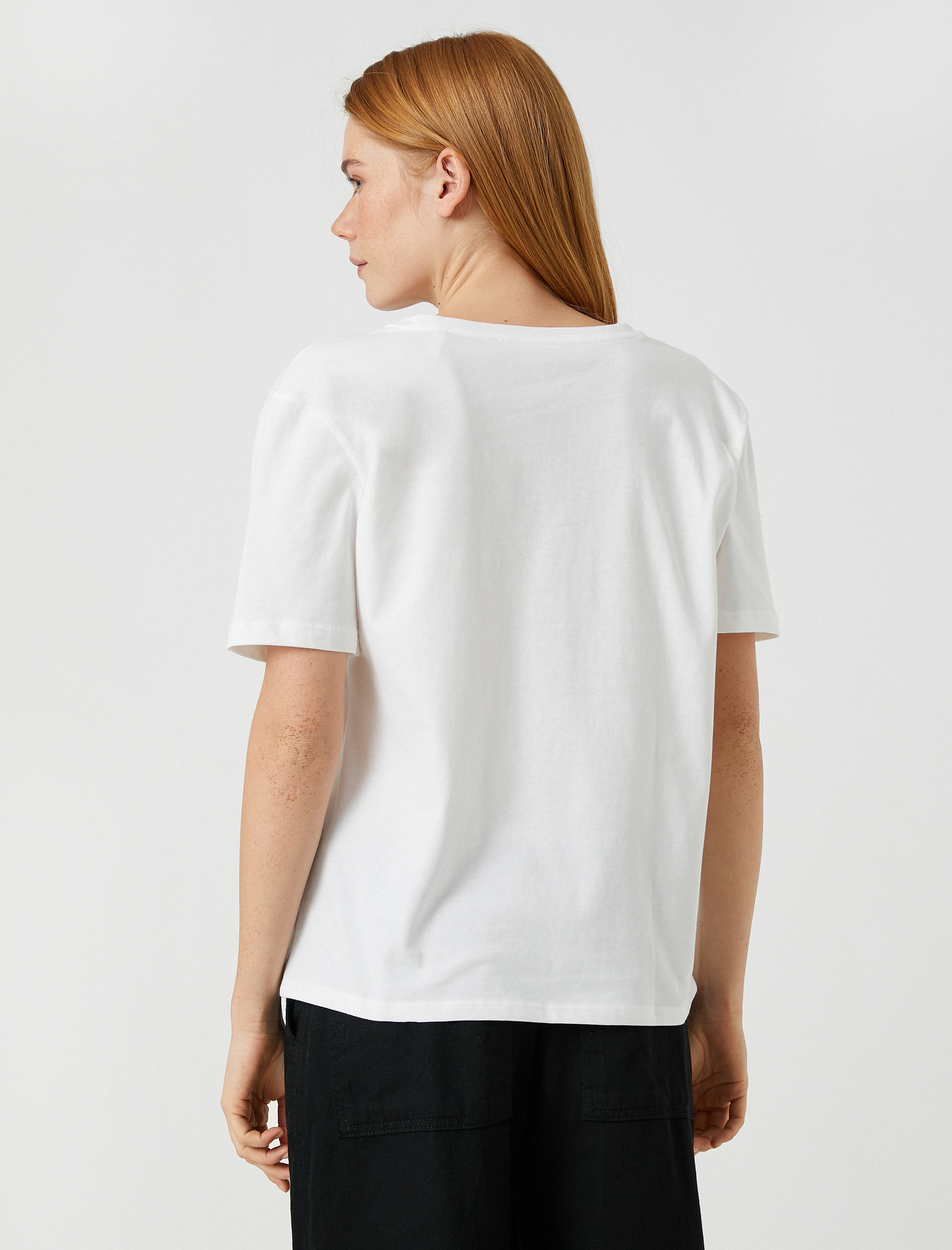   Kısa Kollu Tişört Parlak Yazı Baskılı V Yaka