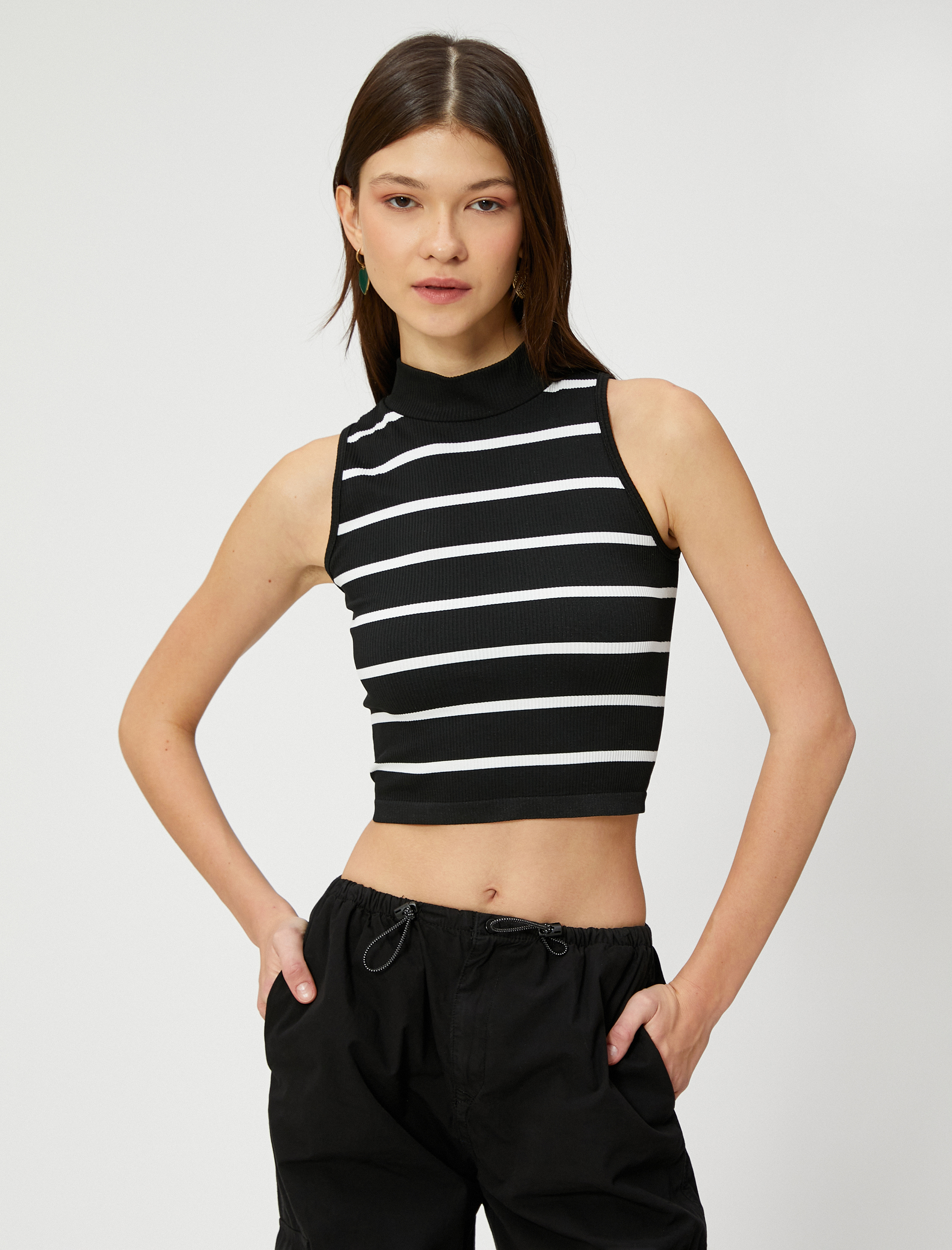 Crop Atlet Dik Yaka Fitilli Desenli