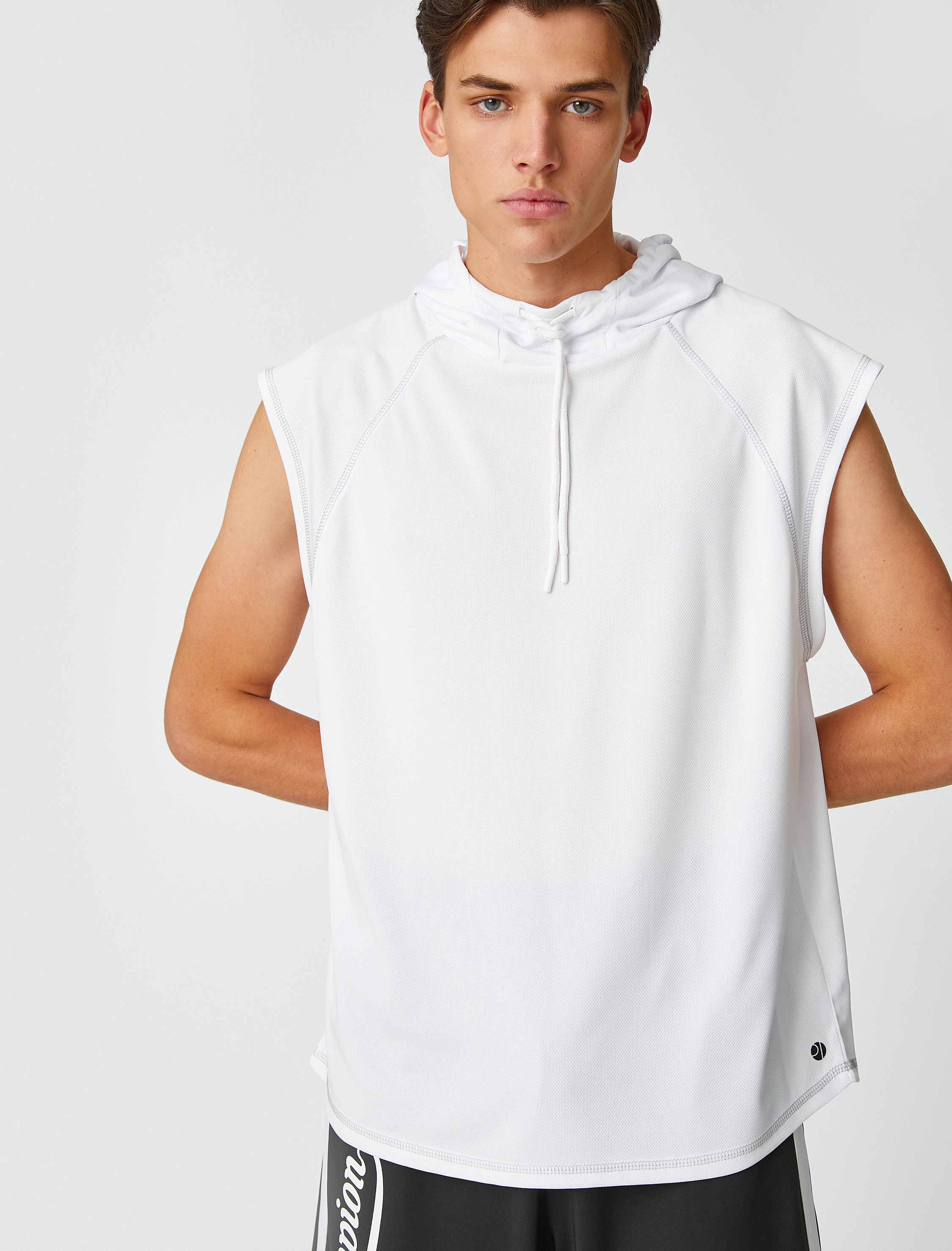   Sporcu Atleti Kapşonlu Dikiş Detaylı Kolsuz